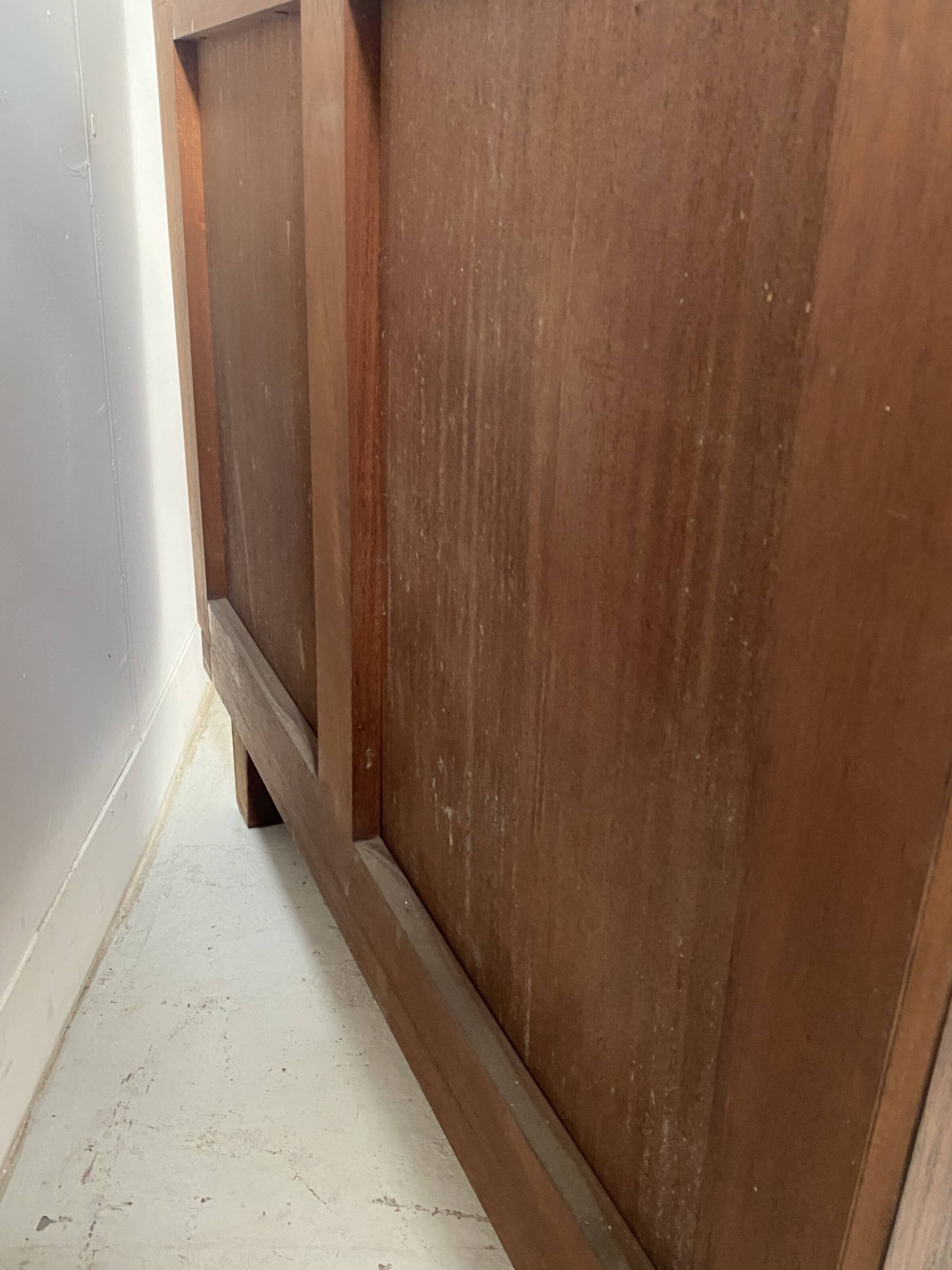 Art Deco display case in mahogany and veneer, 20th century