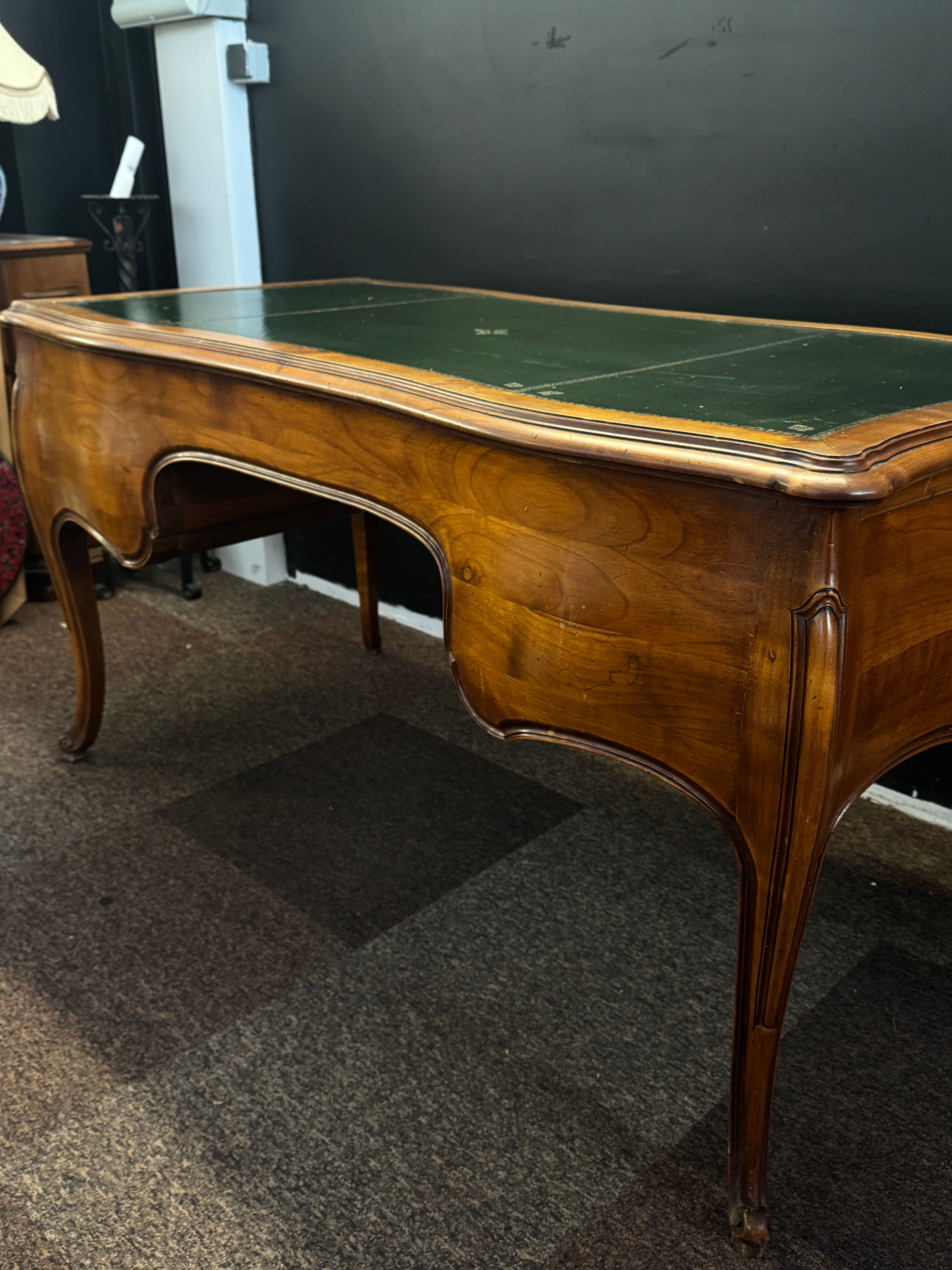 Curved desk in Louis XV style – 5 drawers