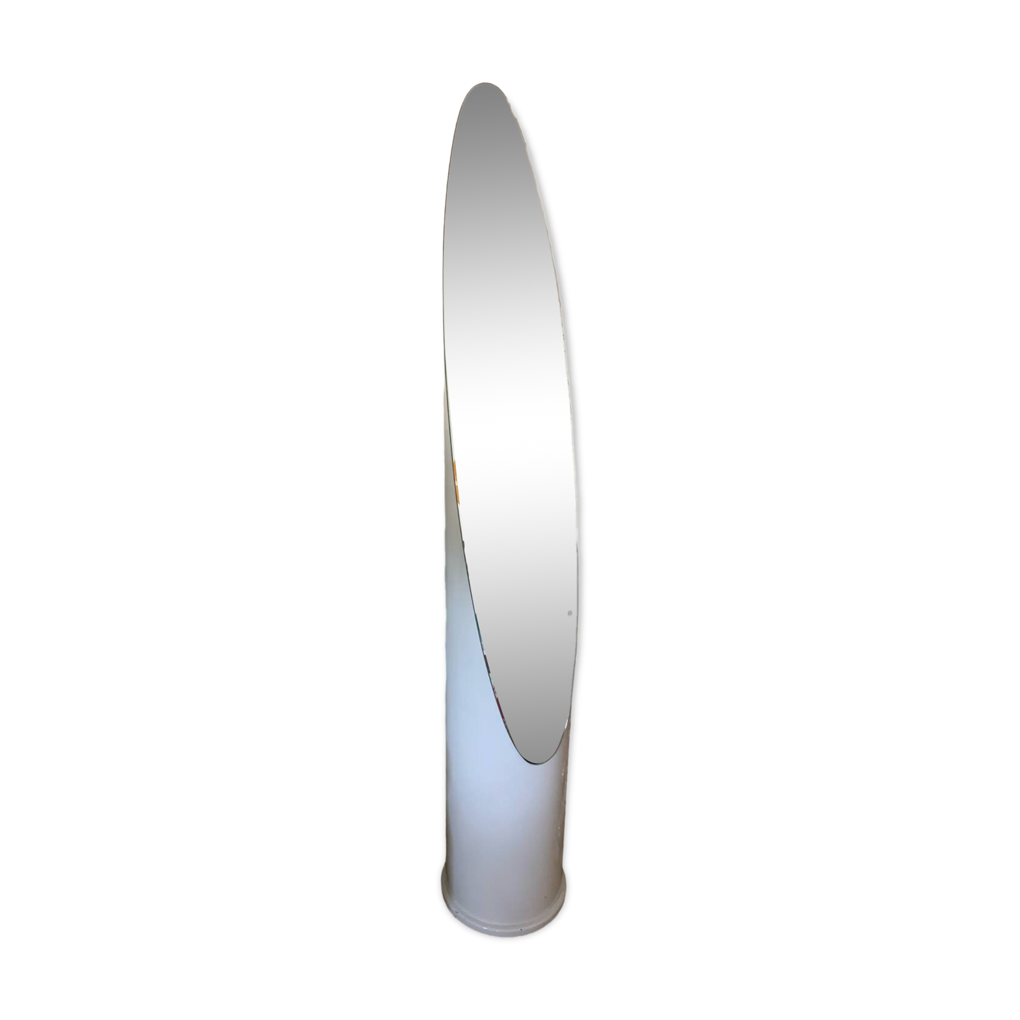 Lipstick mirror on foot