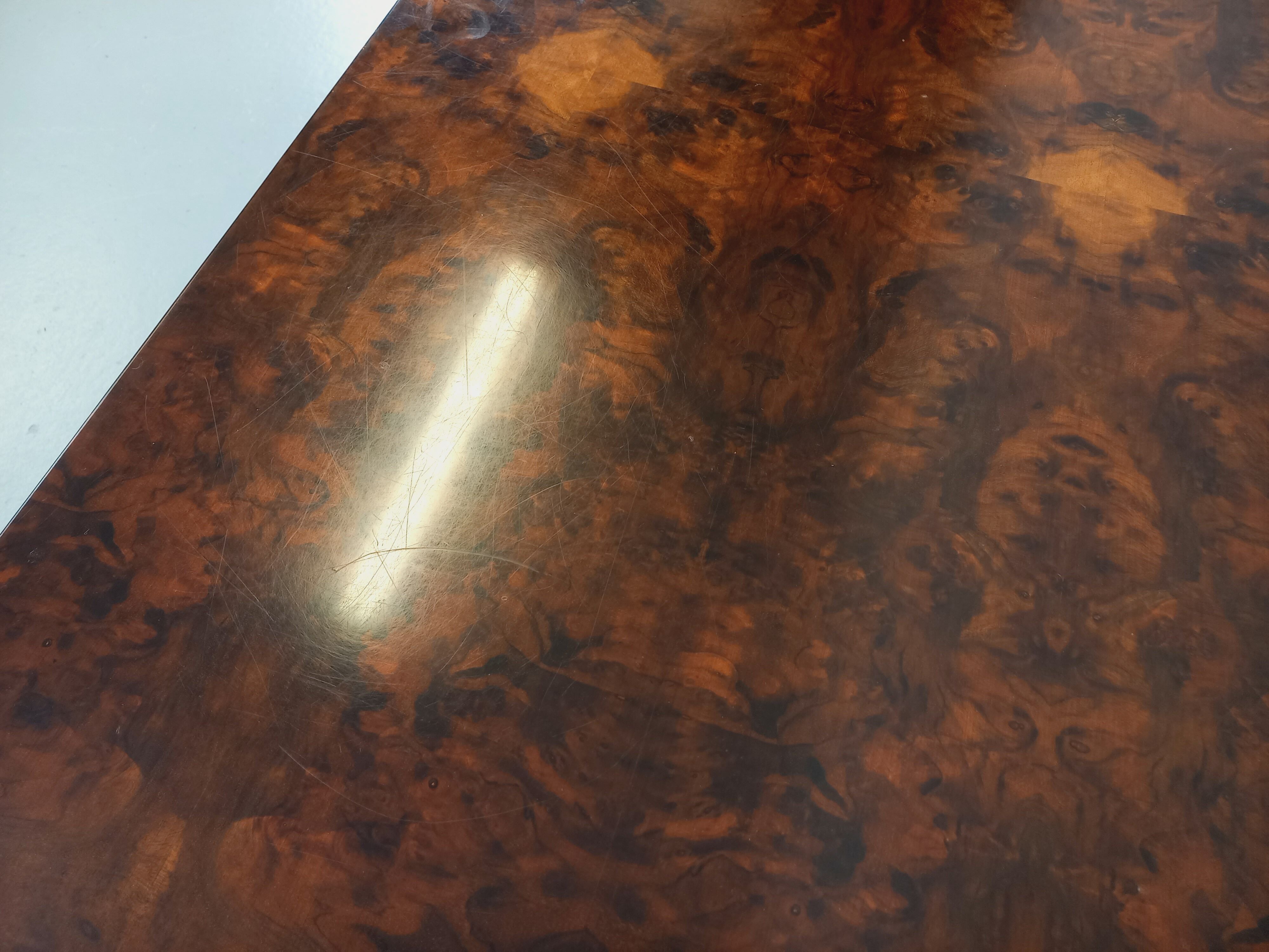 Table basse rectangulaire vintage en orme et loupe d’orme des années 70