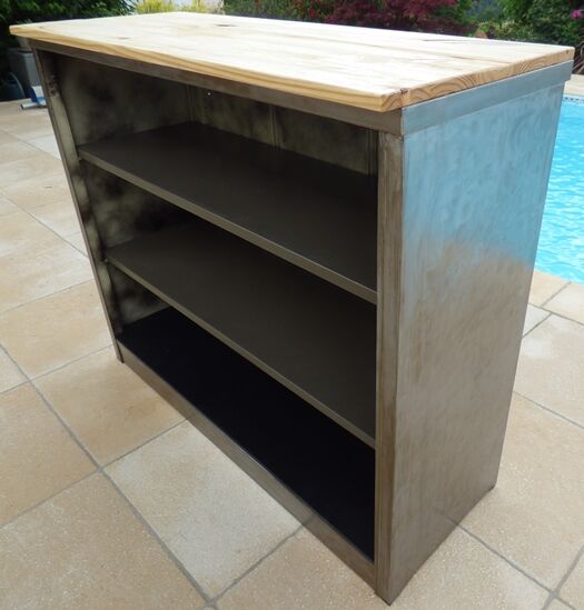 Meuble bas industriel en métal  passe partout avec dessus bois