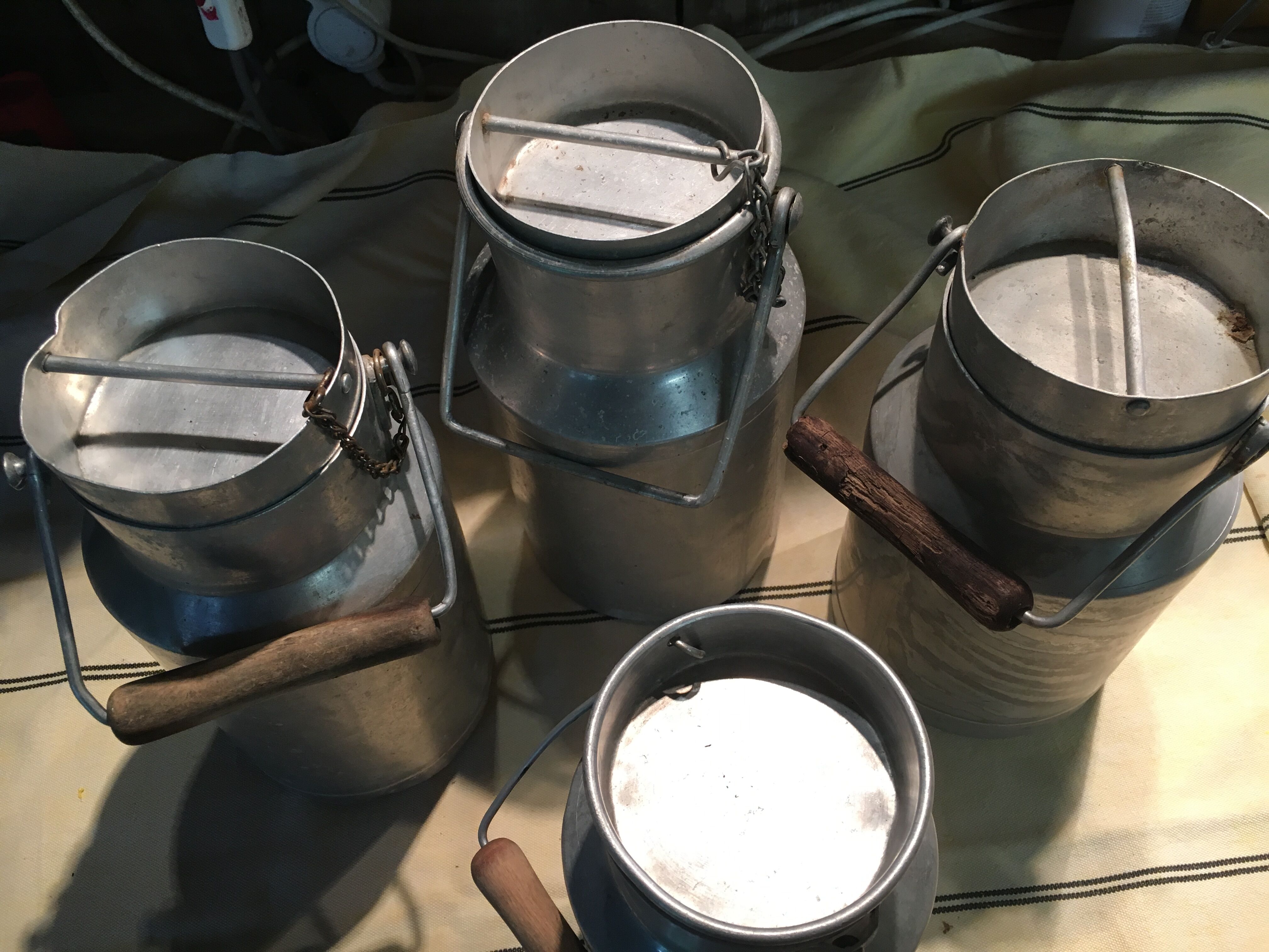 Lot de 6 bidons de lait en aluminium
