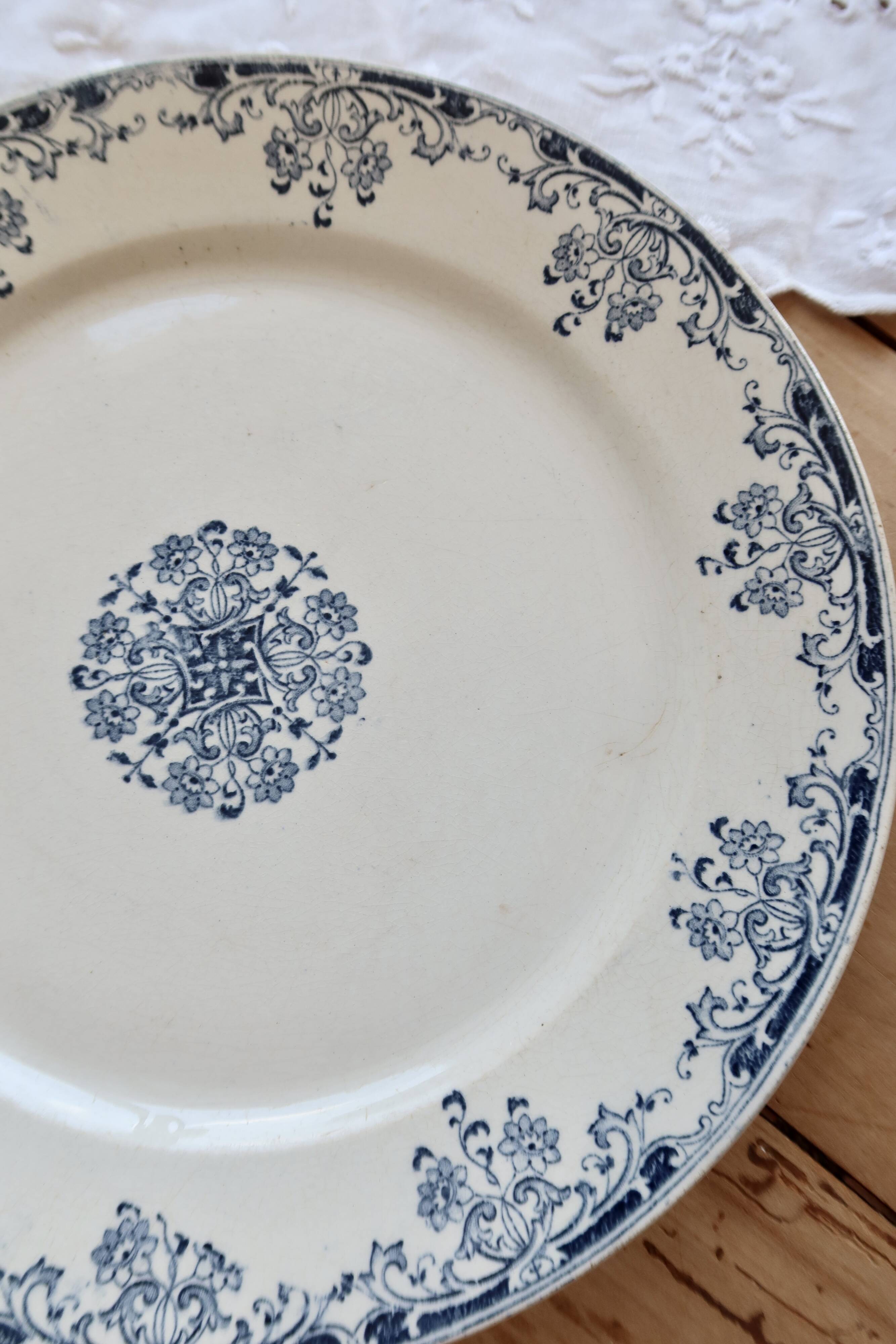 Antique flat plate, ironstone Sarreguemines U&C model Mignon.
