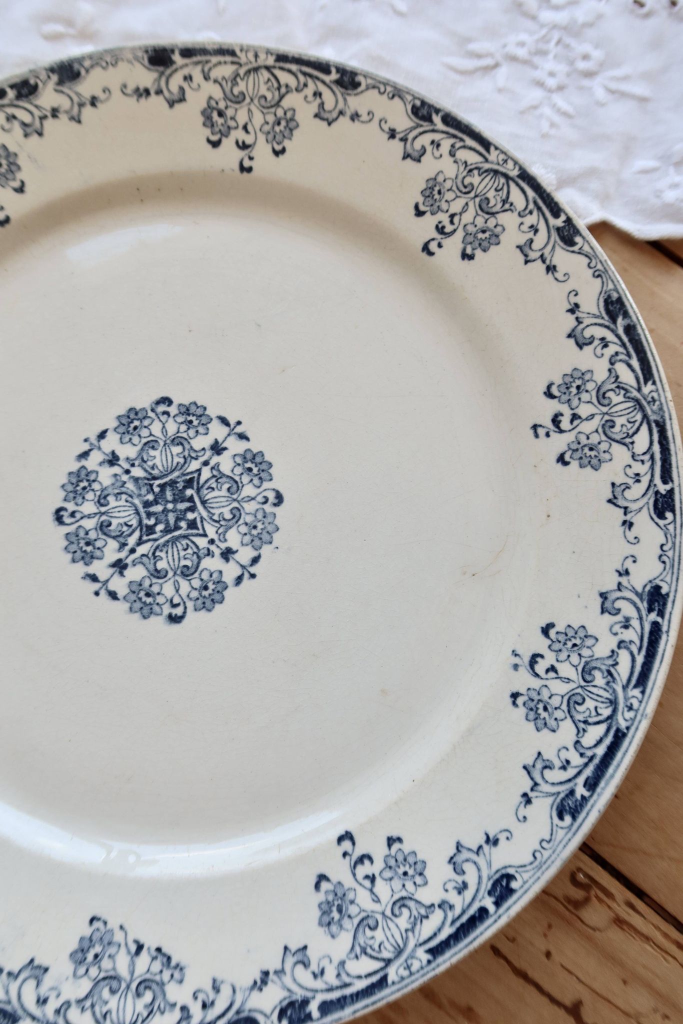 Antique flat plate, ironstone Sarreguemines U&C model Mignon.