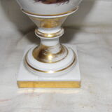 Paire vases porcelaine de paris signée PP en creux décors tournant peints main anses dorées