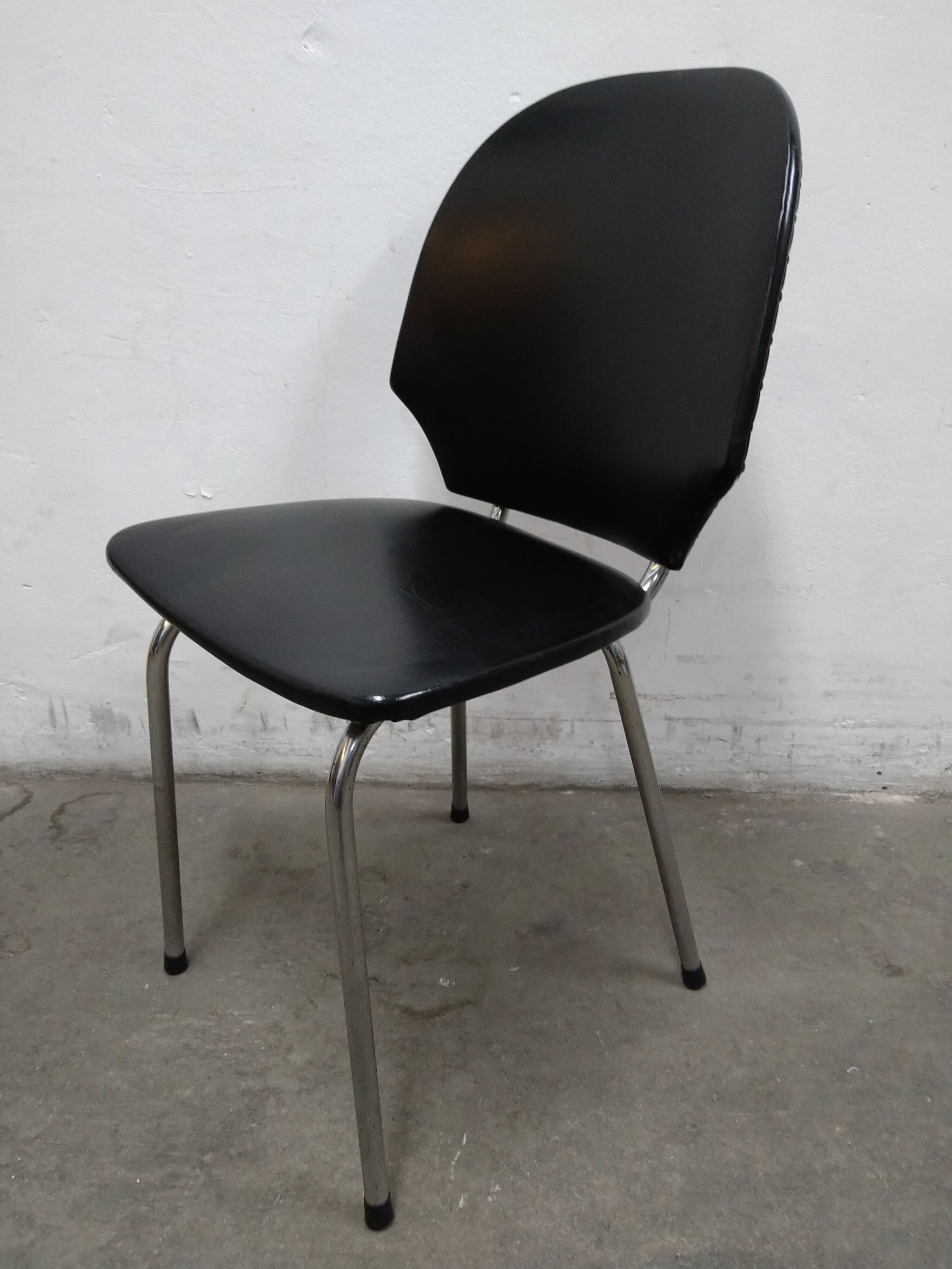 4 dining table chairs