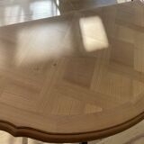 Extendable half-moon table