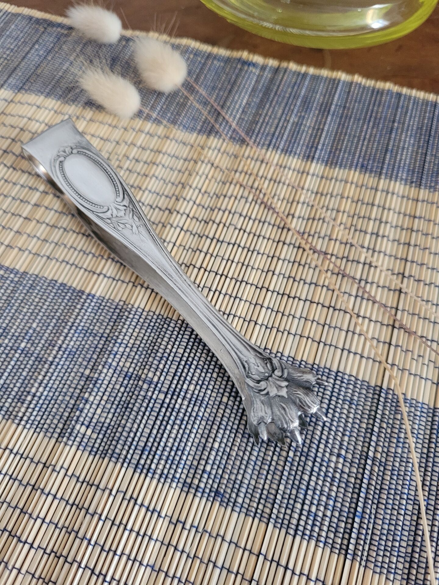 Silver sugar tongs with classic decoration