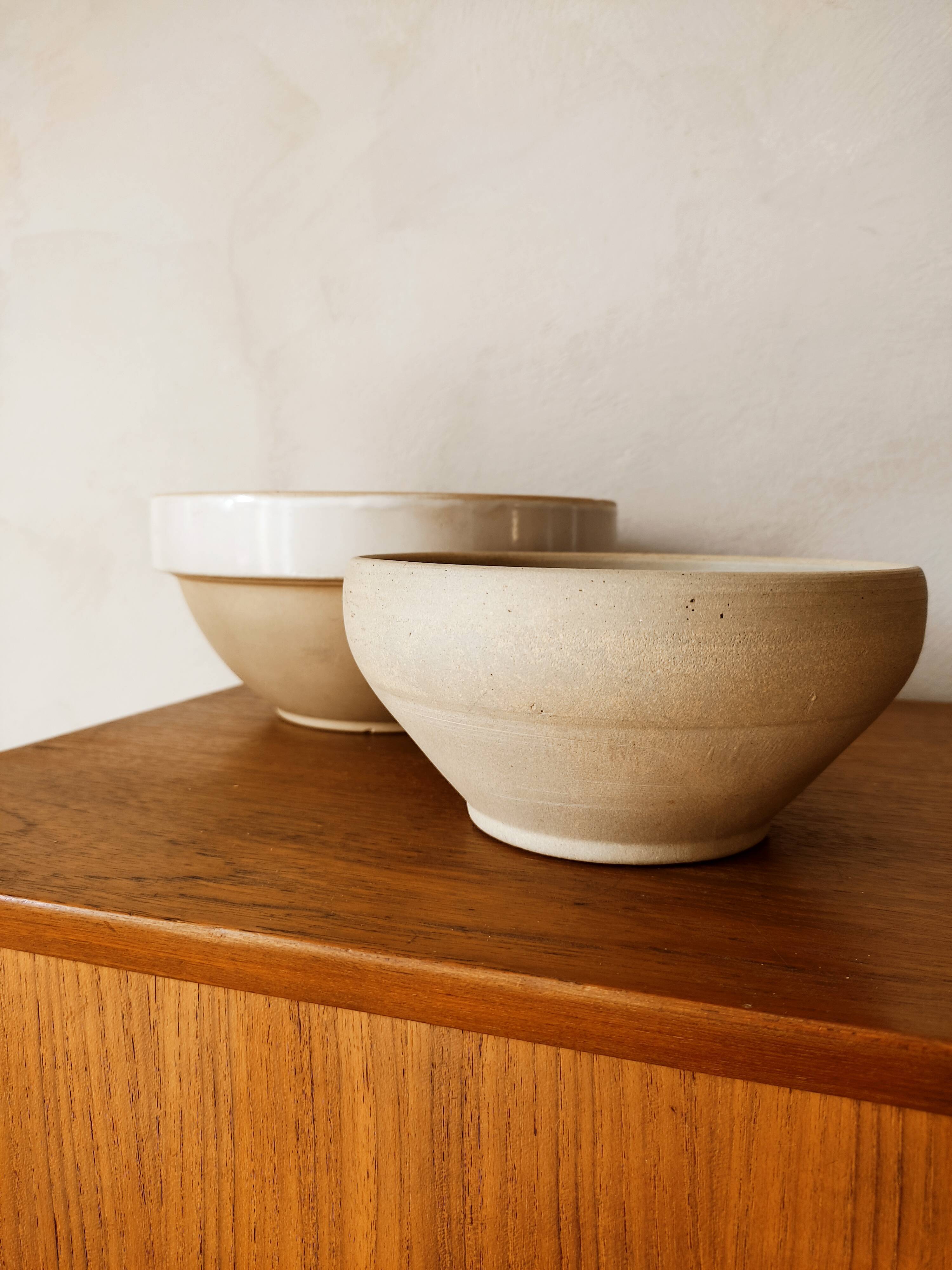 Duo of salad bowls in beige sandstone Digoin