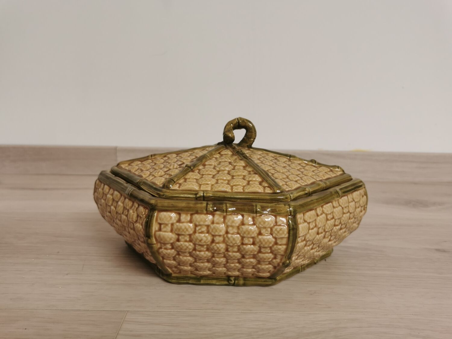 Vintage ceramic jewelry box