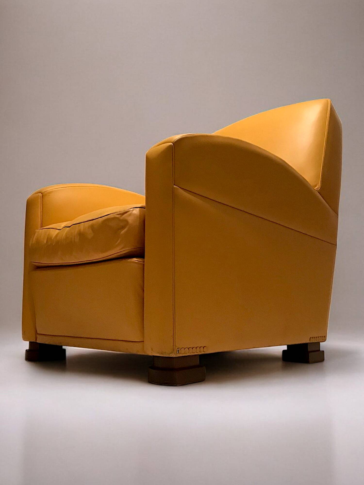 Poltrona Frau - “Tabarin” club armchair - c. 1980 - Italy -