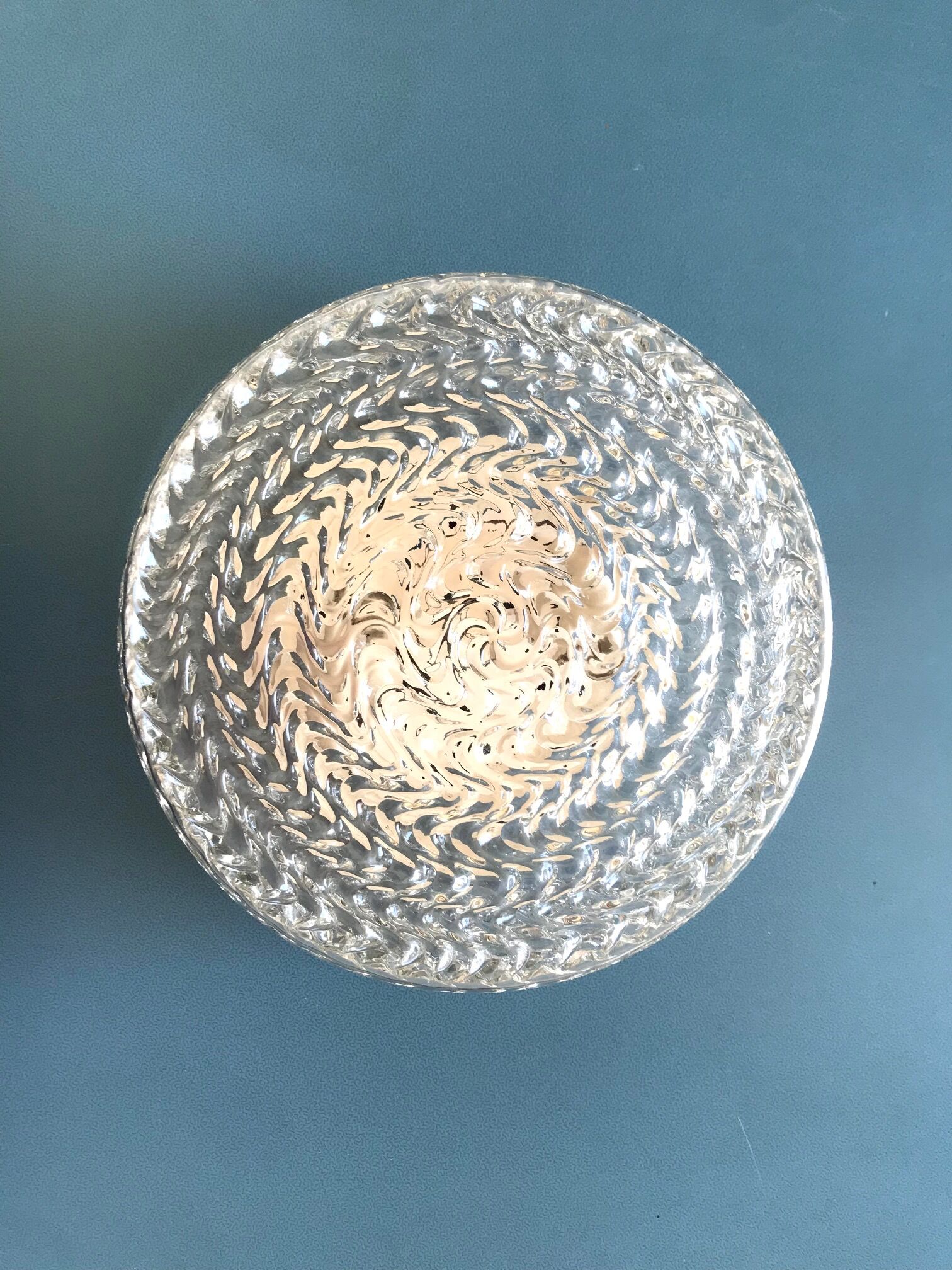 Round ceiling light in molded glass