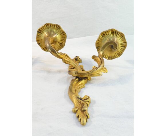 Paire d'appliques en Bronze doré de style Louis XV a 2 branches de lumiere