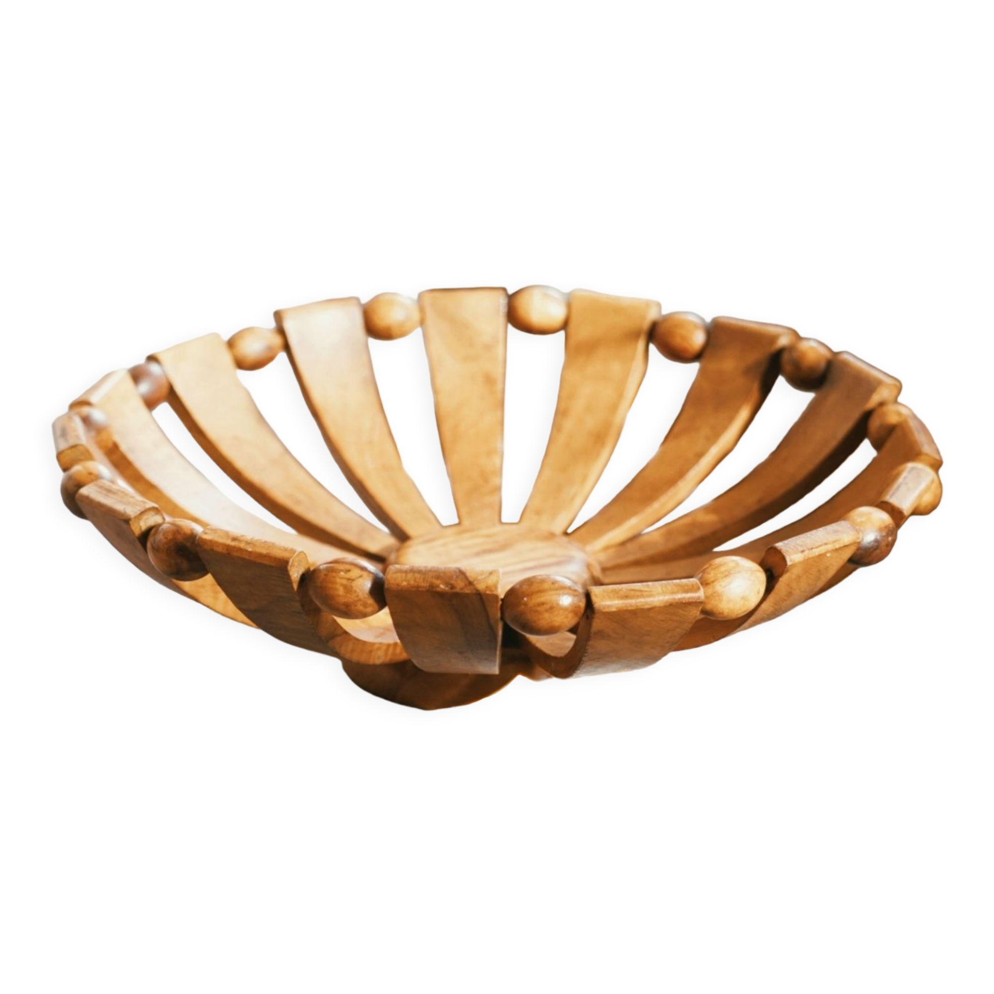 Wooden fruit basket with beads