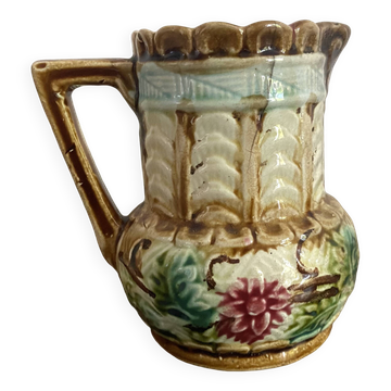 Pichet en barbotine ancien art nouveau