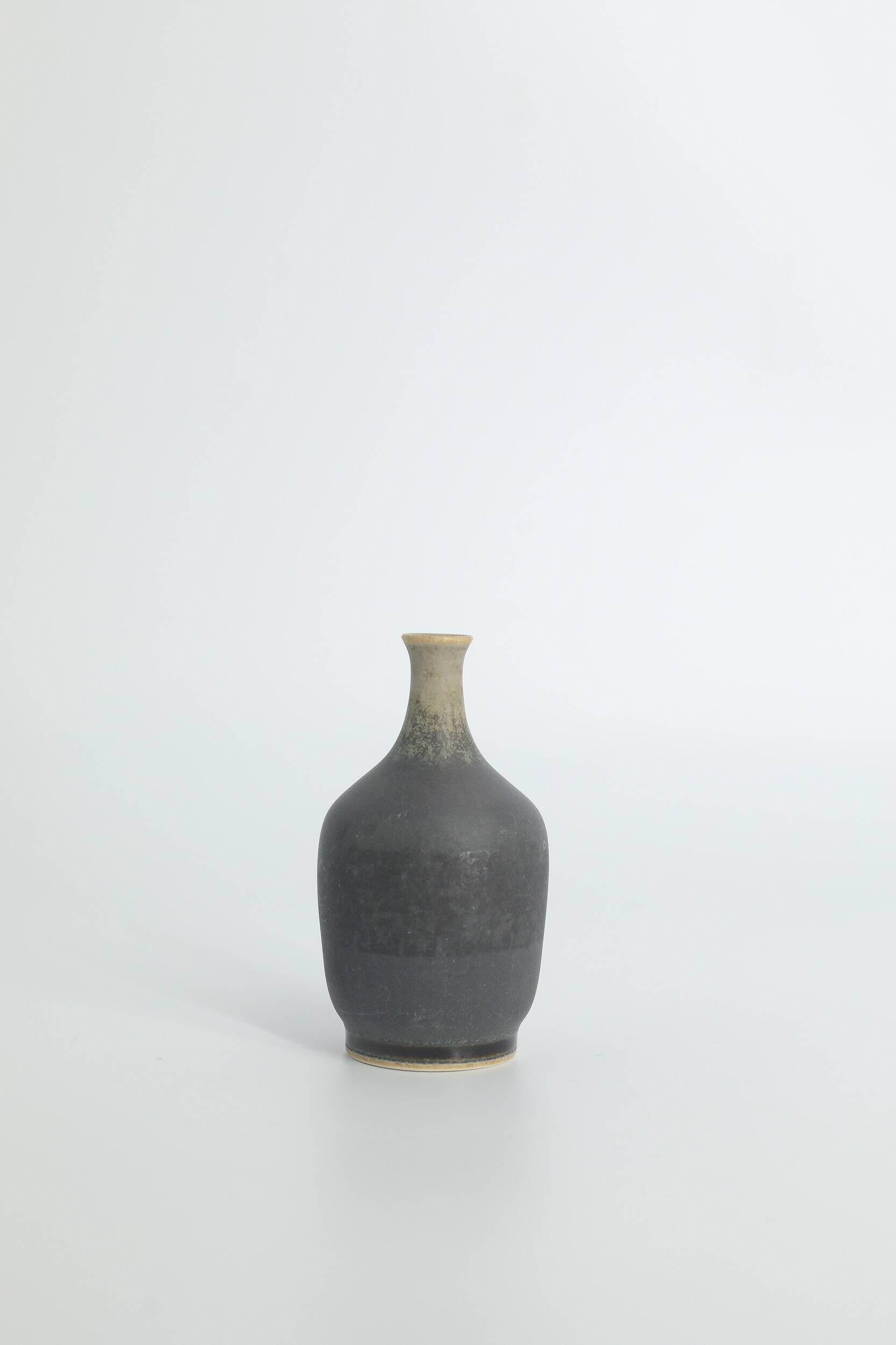Set of 4 Mid-Century Scandinavian collectible vases in blue and brown stoneware by Gunnar Borg.