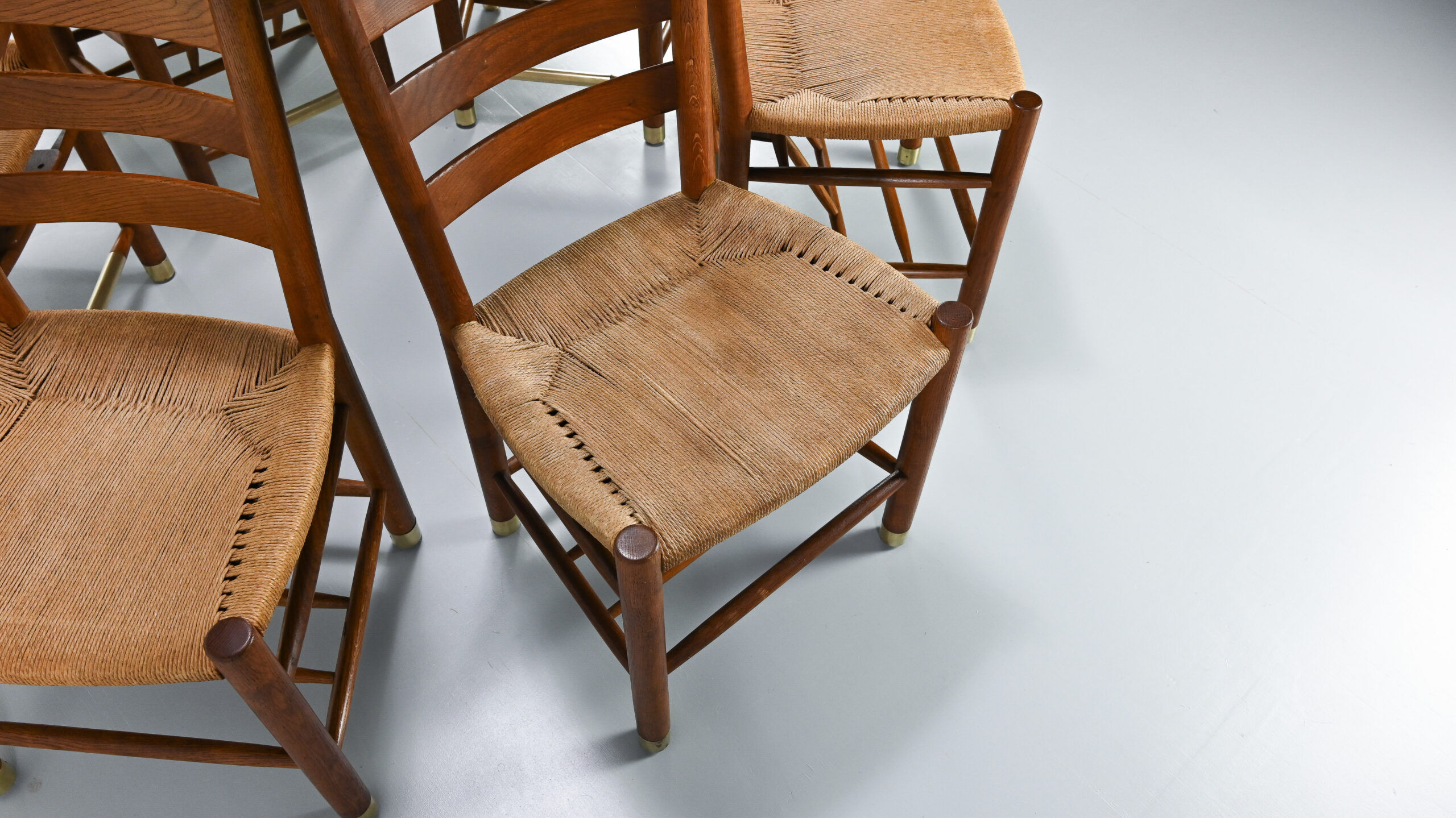 Viggo Hardie-Fischer, set of 6 Danish church chairs in oak for Sorø Møbelfabrik. 1950s