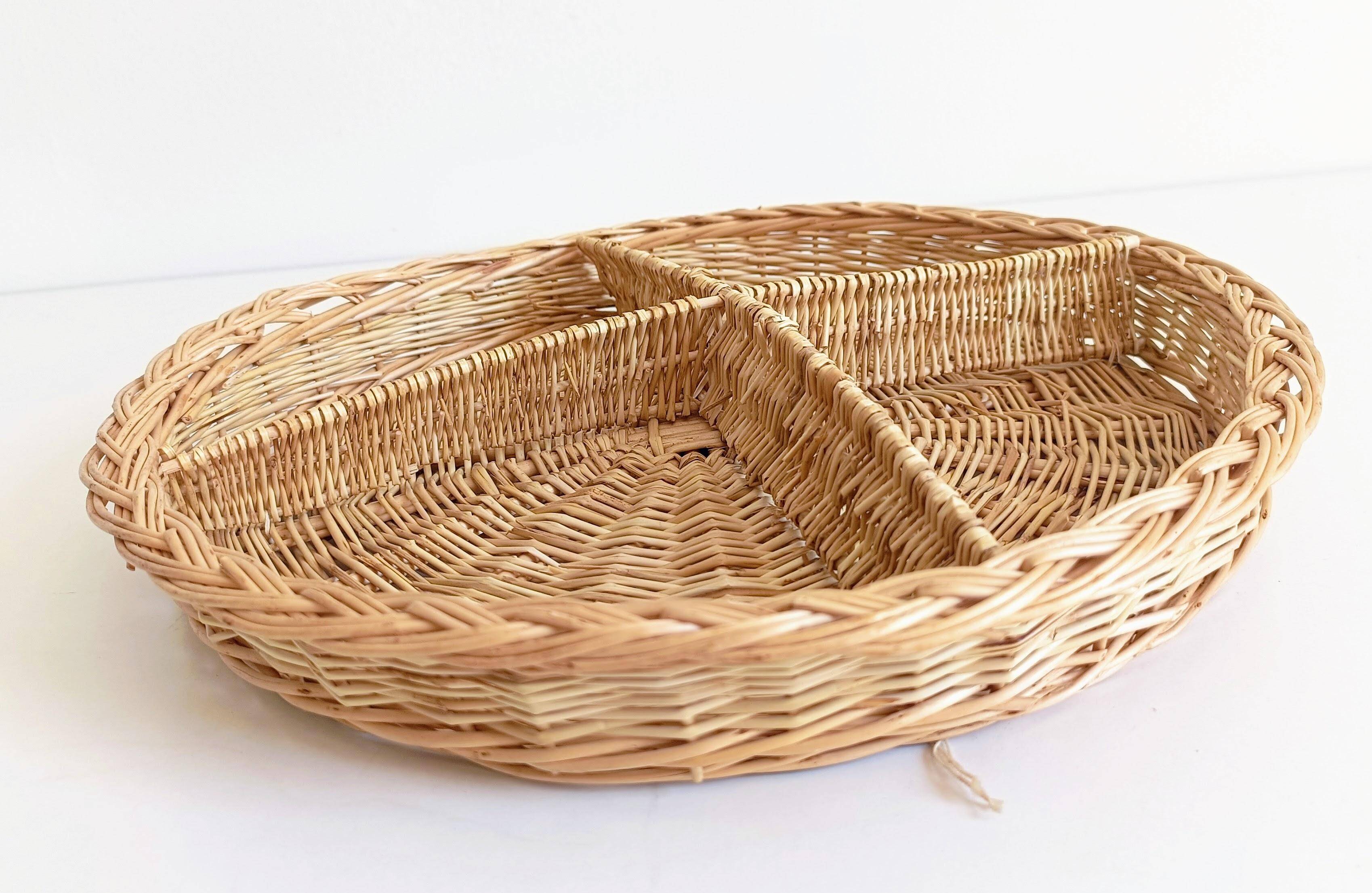 Rustic French Provence Wicker Basket Centerpiece / Vide-Poche – Mid 20th Century