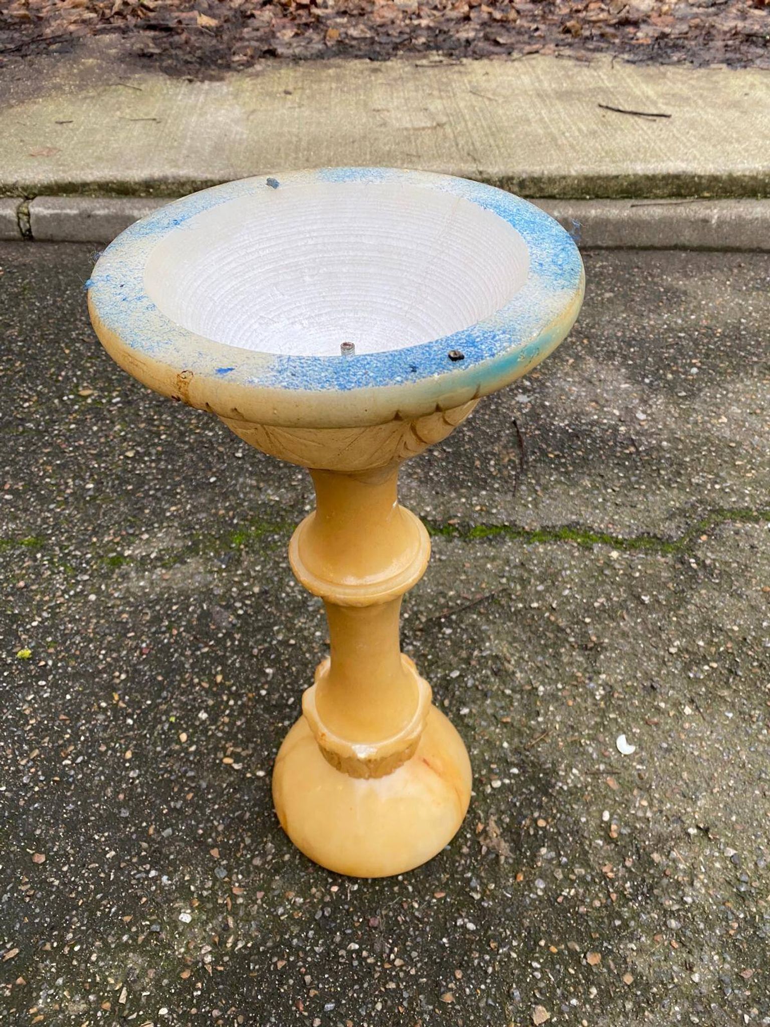 Sellette ronde pied central en marbre albâtre sculpté 52cm