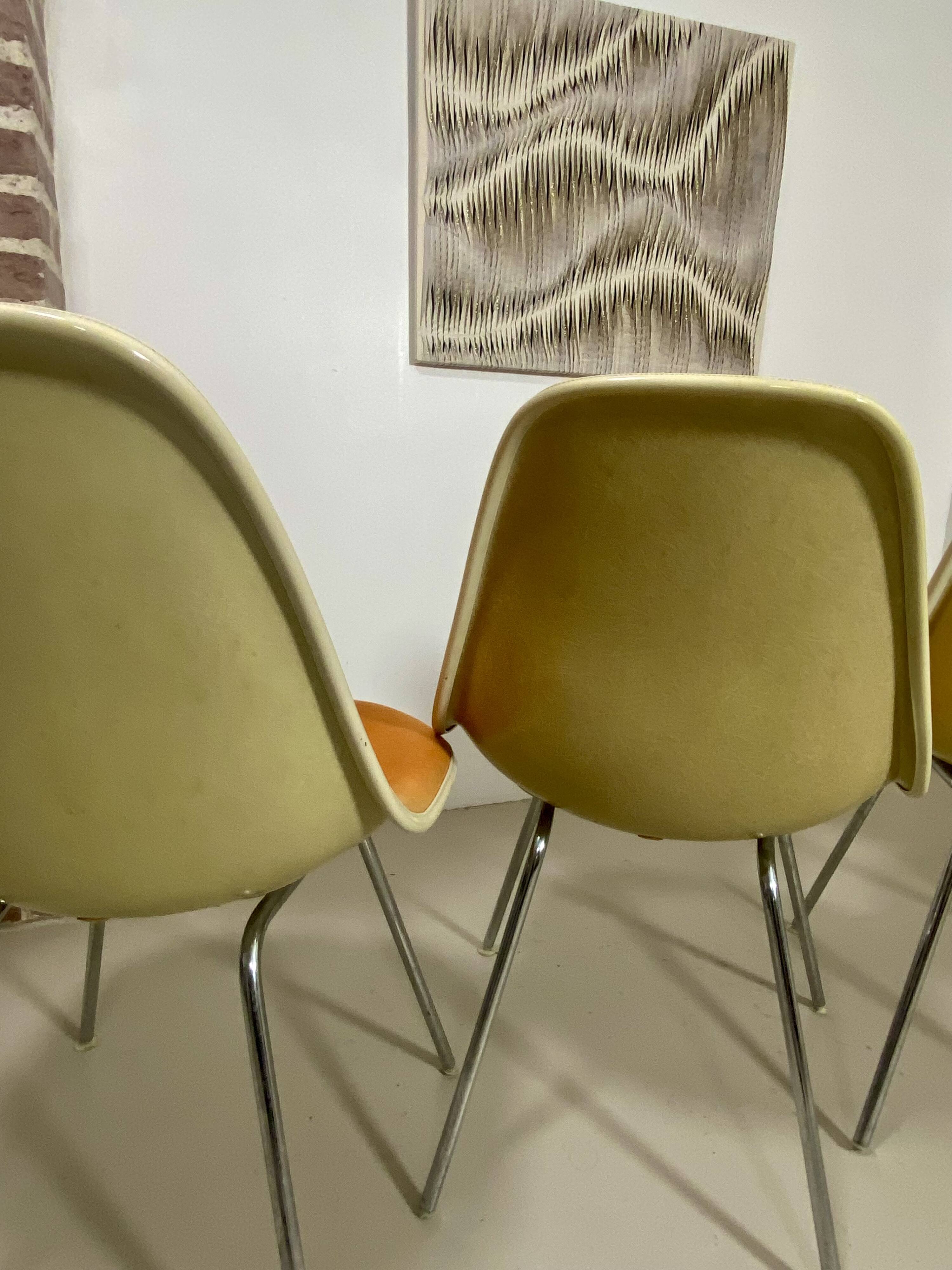Set of 4 DSW Eames chairs – Herman Miller (1952)
