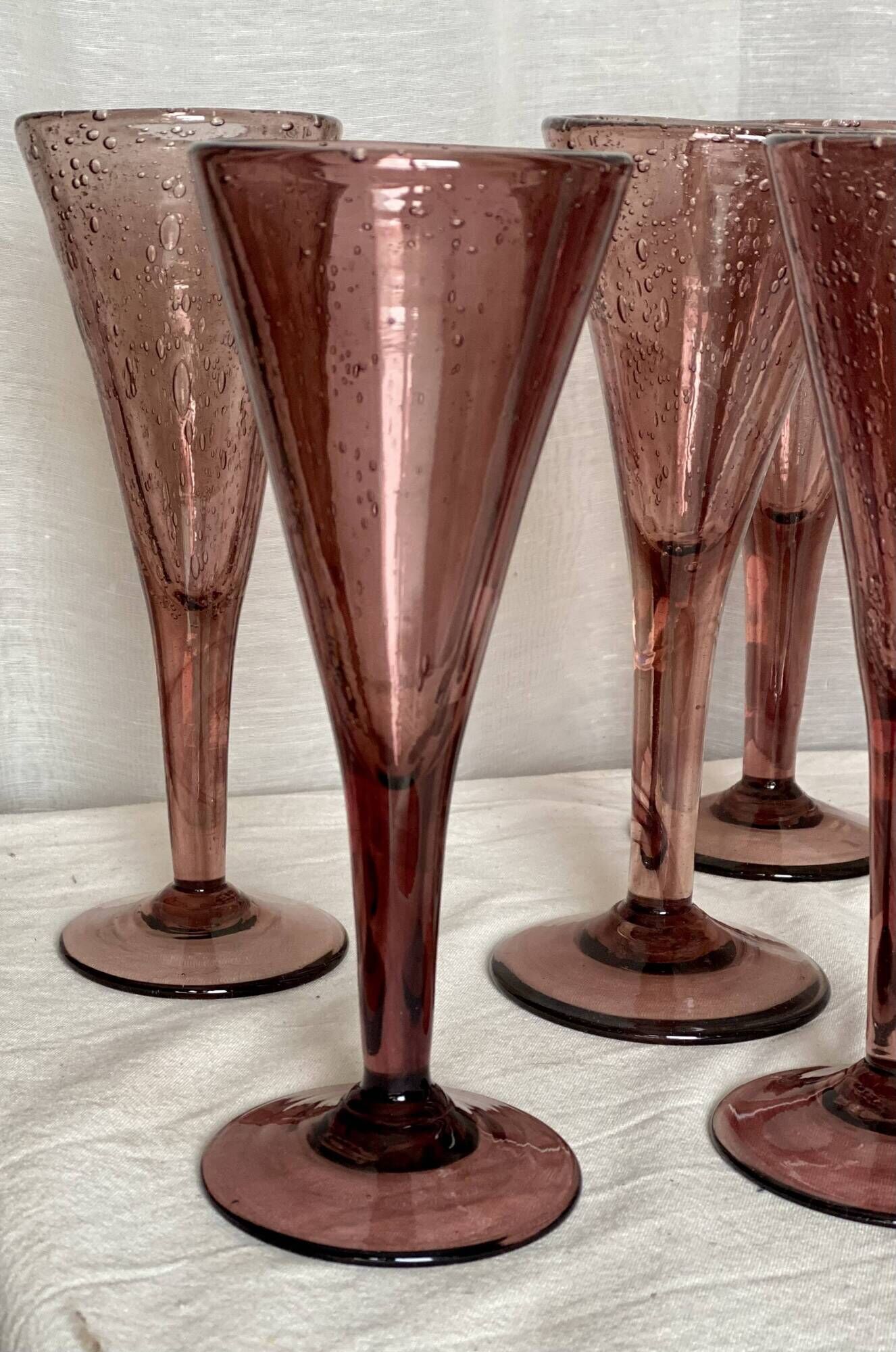 Set of 6 large vintage 1960s fuchsia bubble footed glasses.