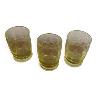 3 verres liqueur en ouraline.