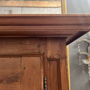 Bonnetière de style en merisier massif XIX siècle
