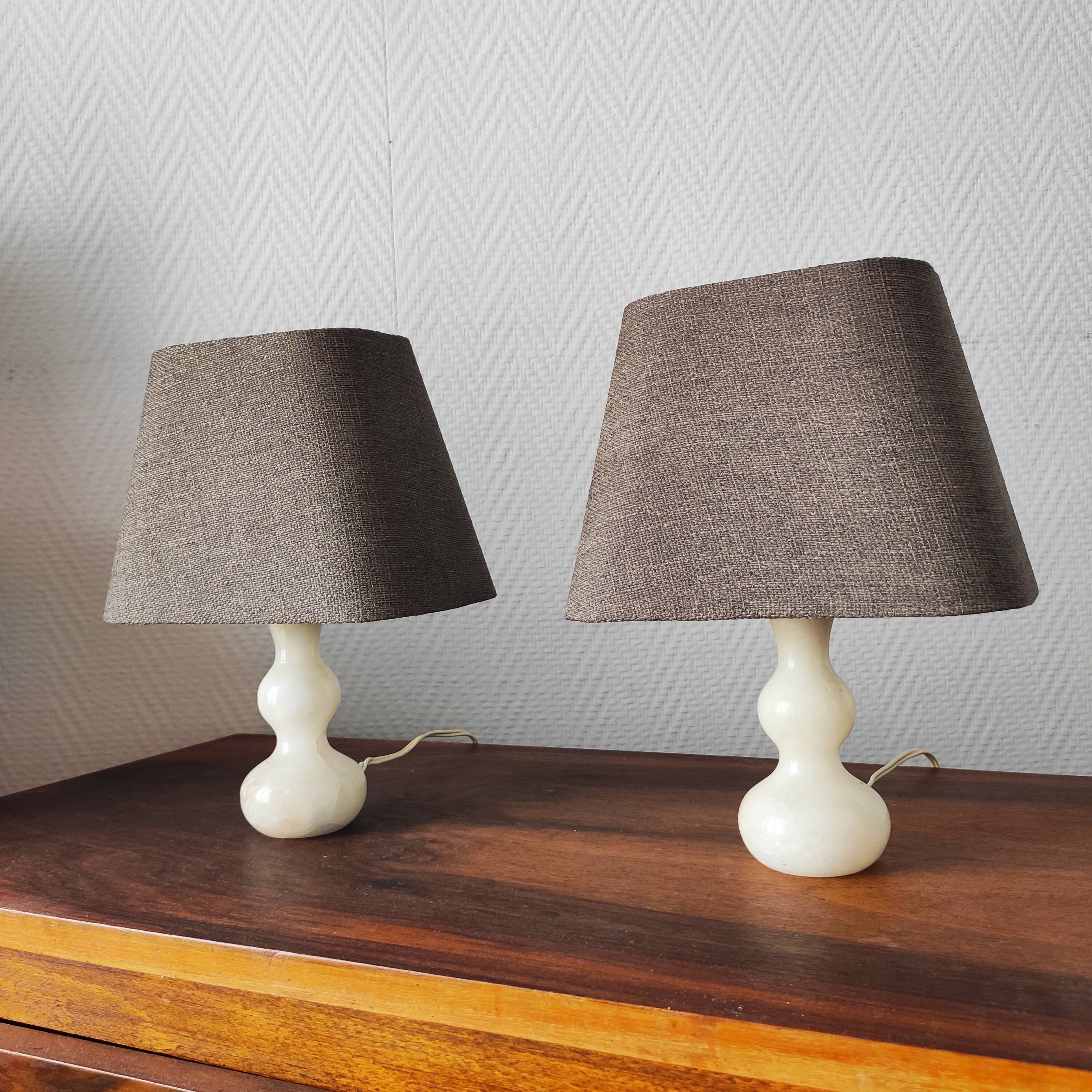 Paire de lampes vintage 1950 en albâtre