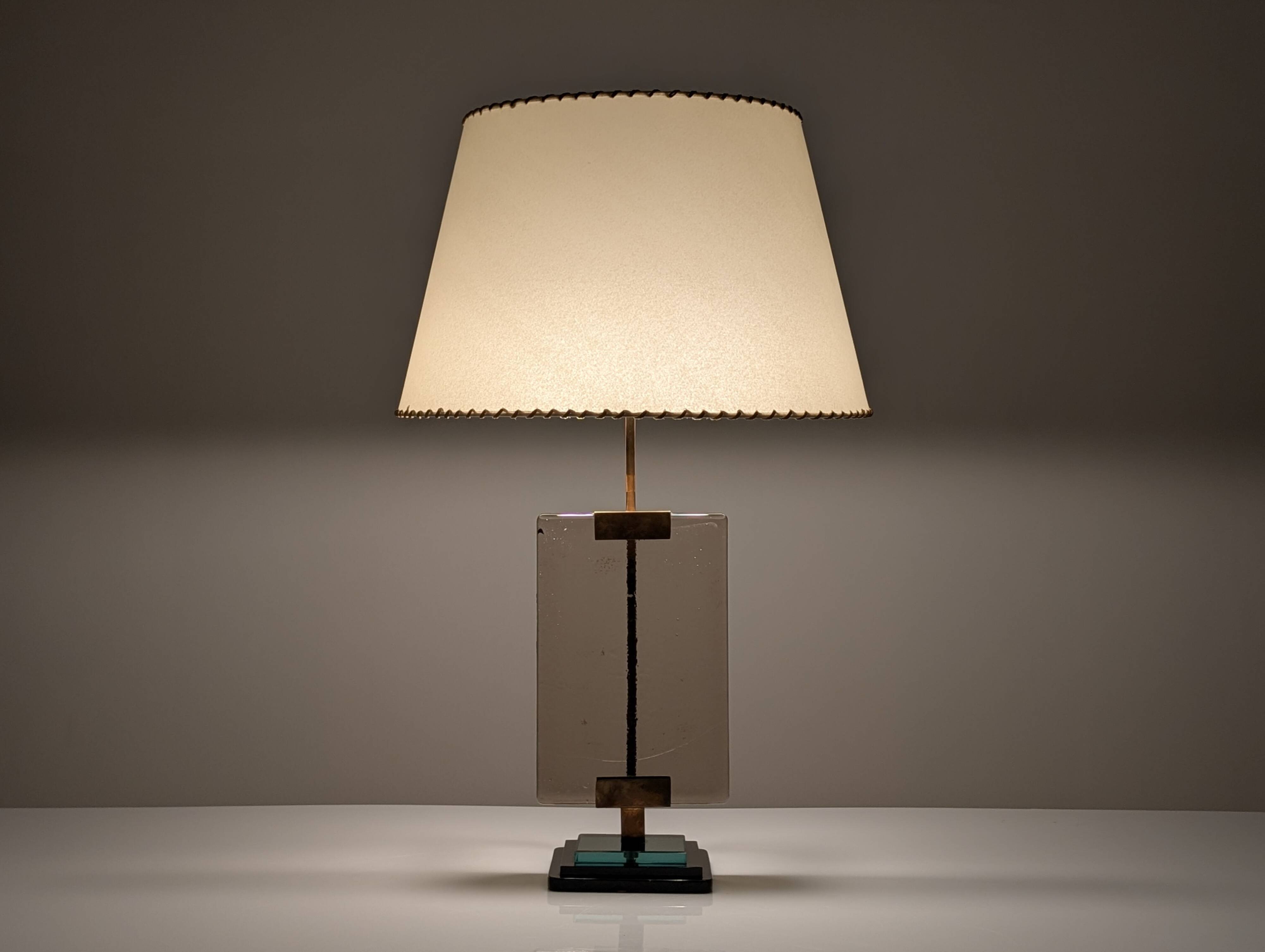 Att. Pietro Chiesa Table Lamp for Fontana Arte in Glass and Brass
