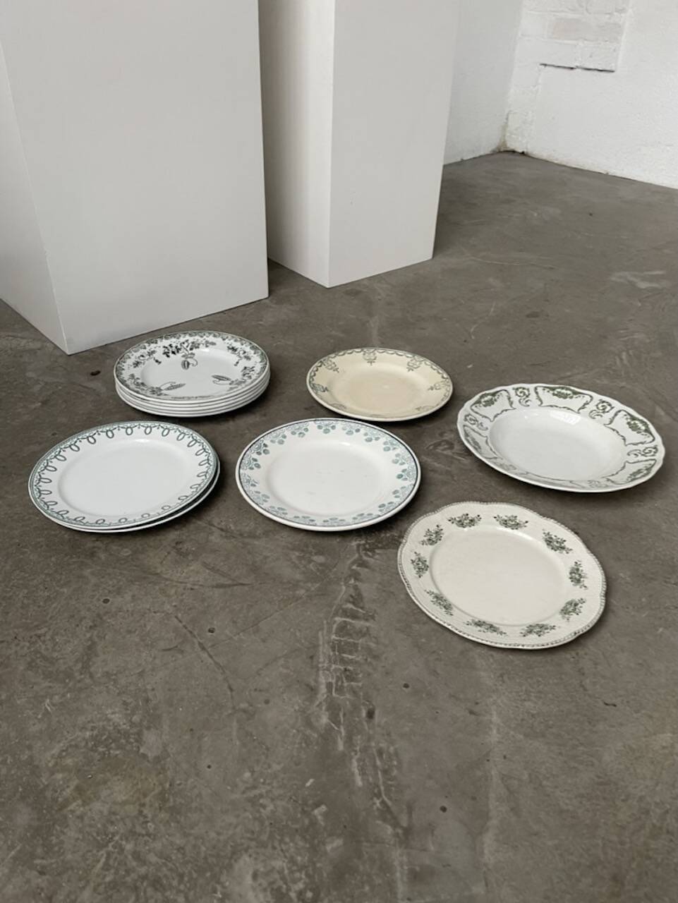 Lot de 11 asiettes Terre de Fer dépareillées