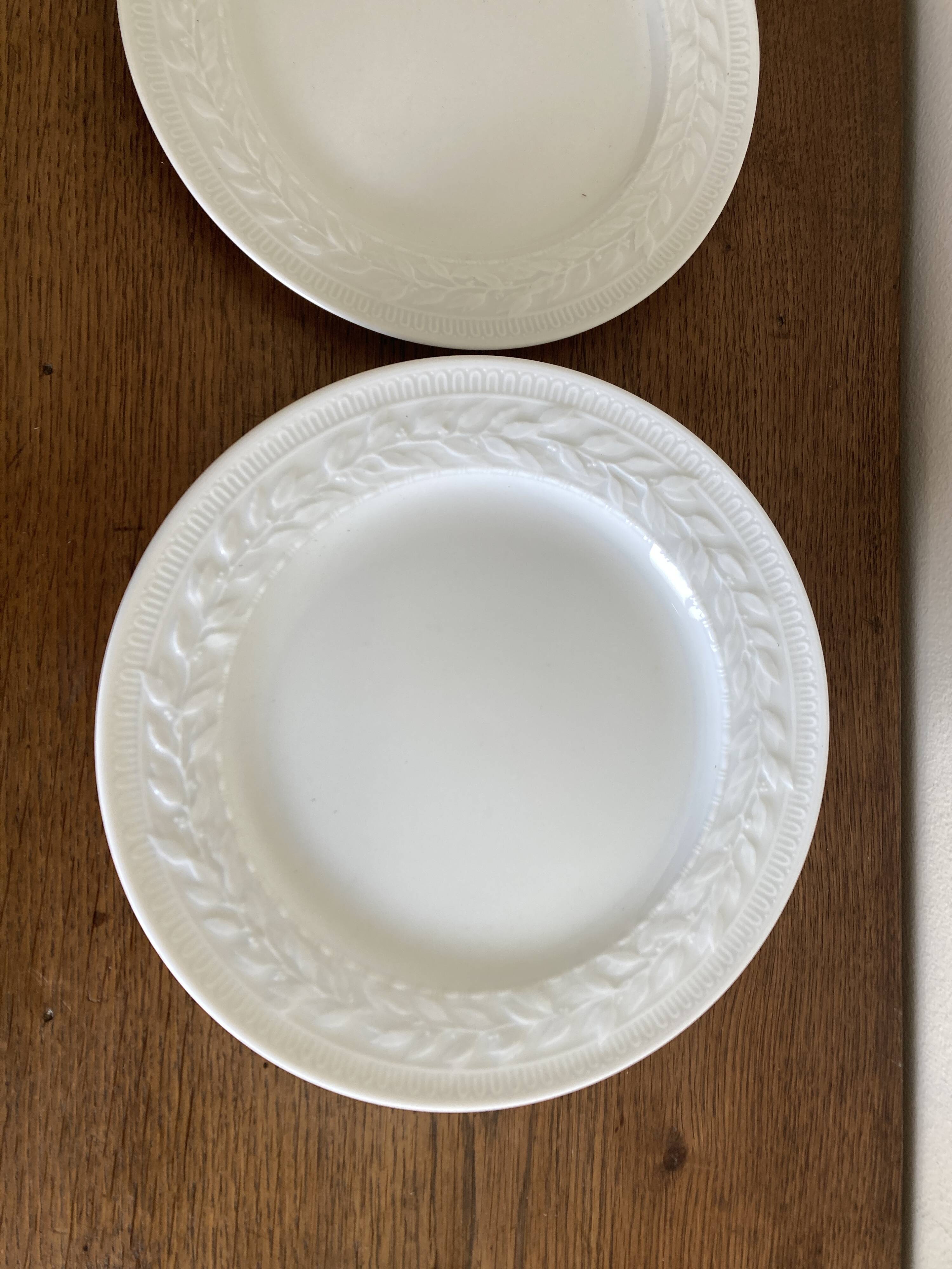 set of 8 Bernardaud Louvre neo-classical plates with laurel wreath design