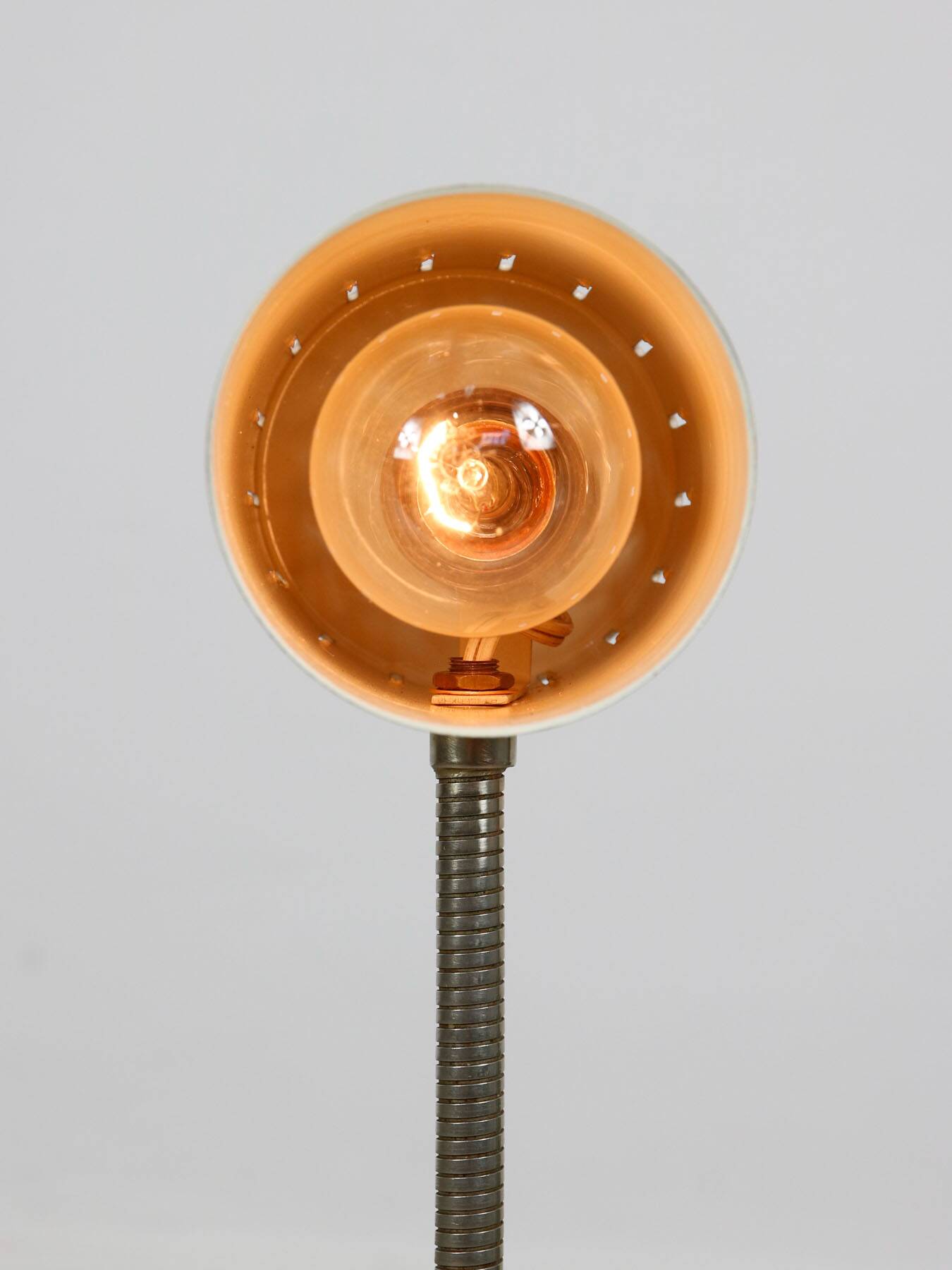 Mid-Century Modern Italian Table Lamp in Salmon and ChromeMid-Century Itali