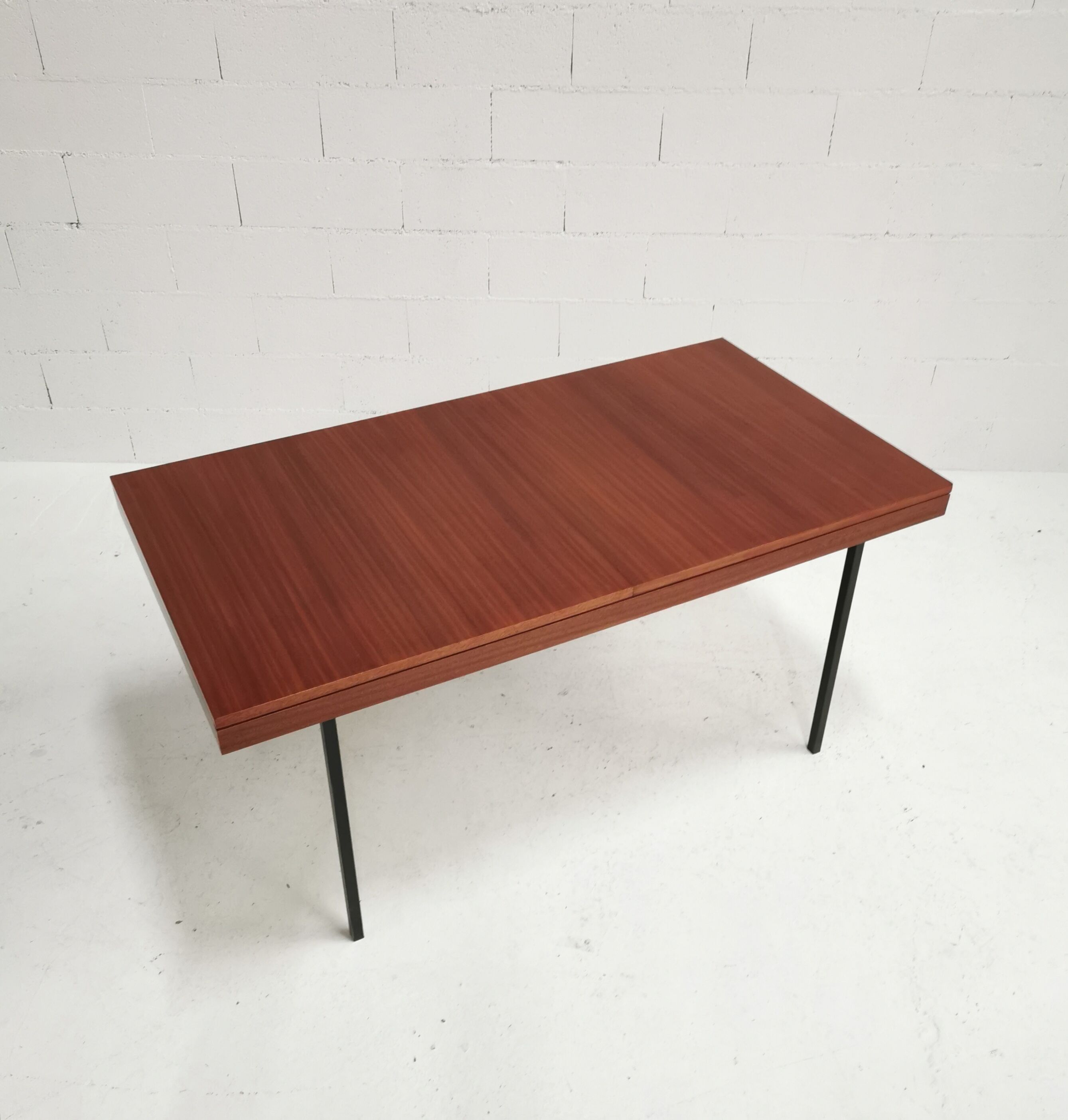 Table de repas extensible ARP  1950