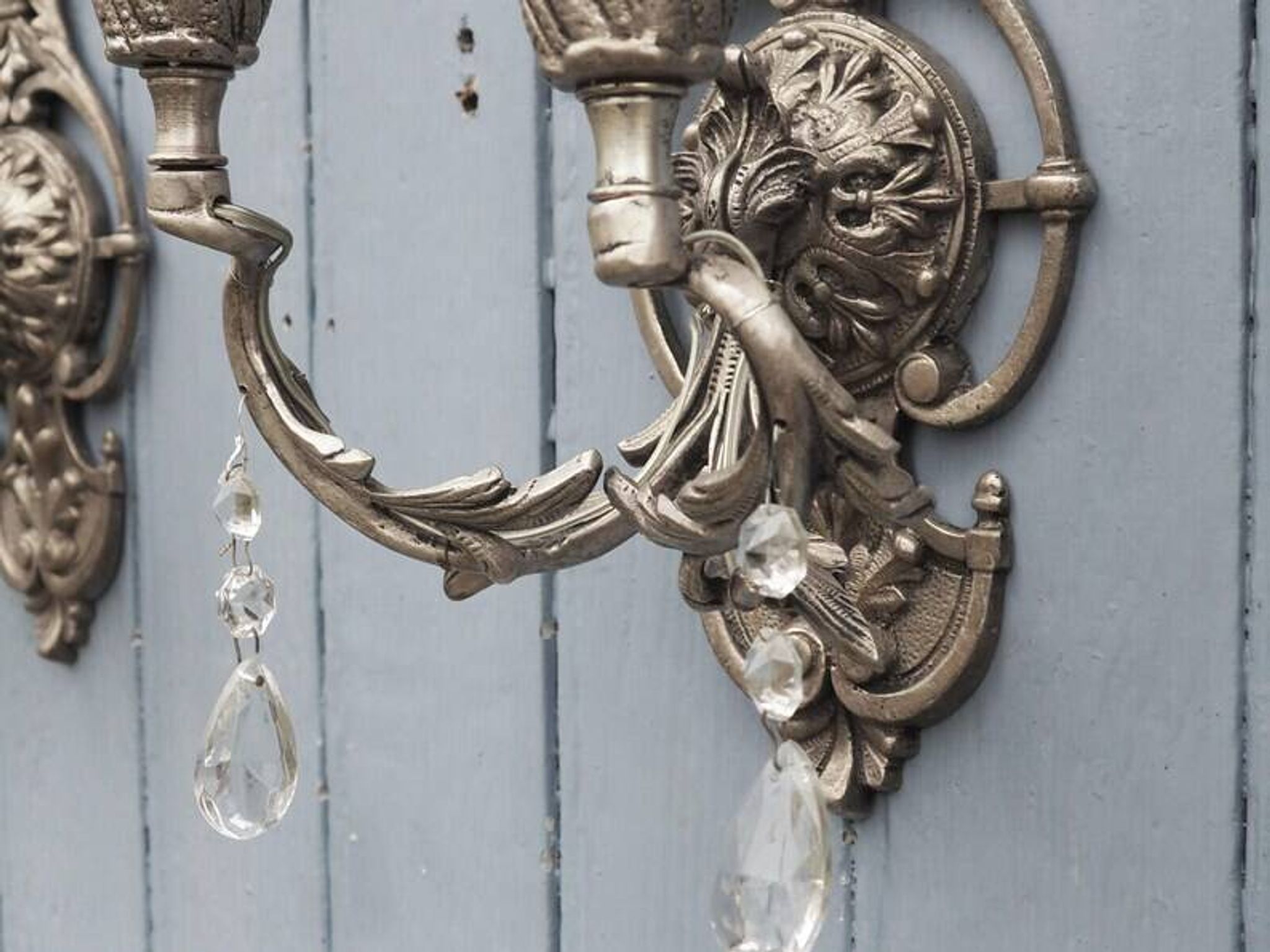 Appliques en cristal Hollywood Regency italienne – Lumière à double bras en métal argenté