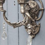 Appliques en cristal Hollywood Regency italienne – Lumière à double bras en métal argenté