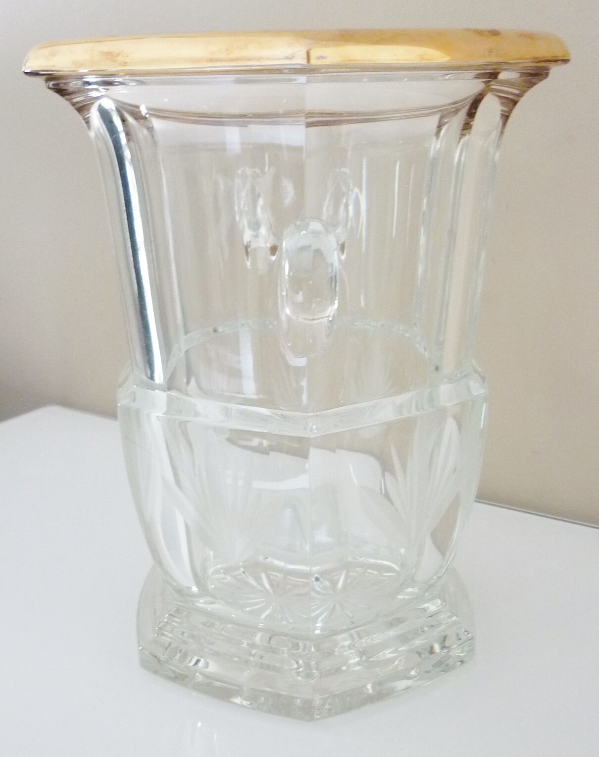Champagne bucket in cut, engraved, thick crystal, signed "cristal de Lorraine"