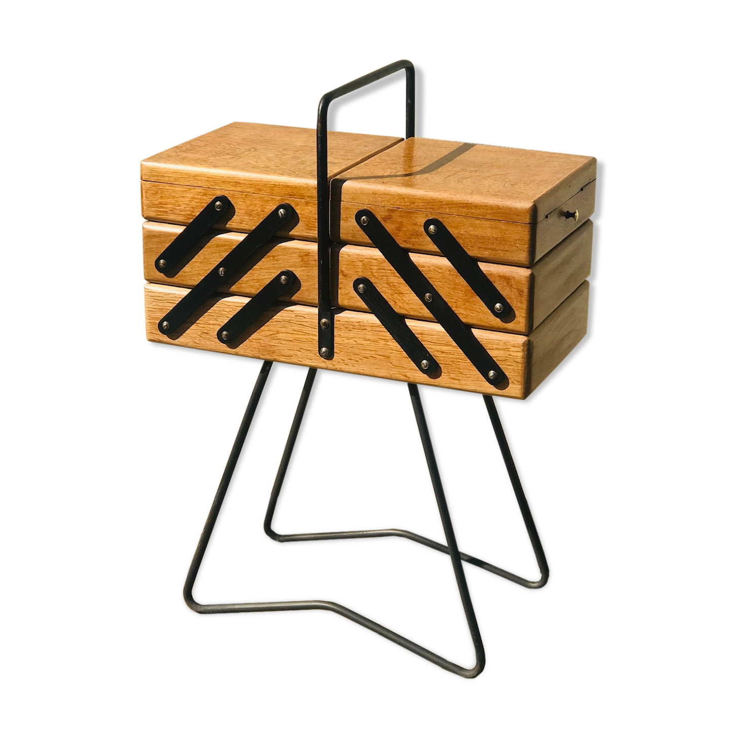 Vintage sewing basket 60