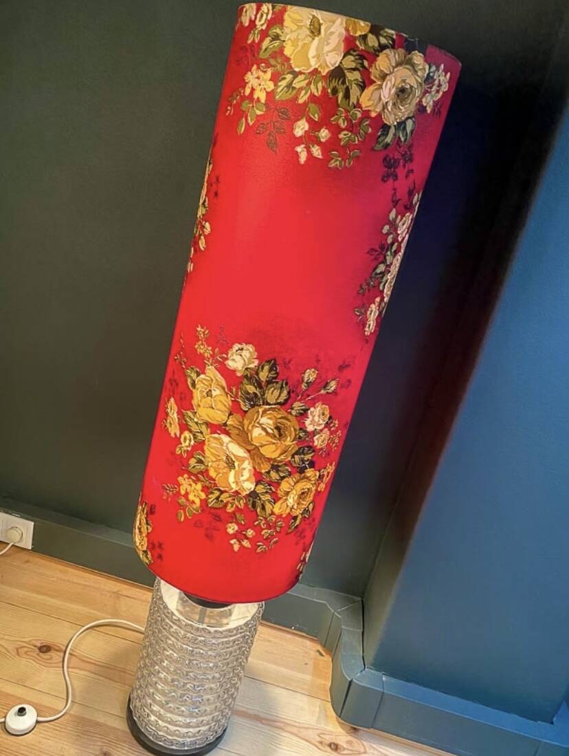 Floor lamp with floral shade 70