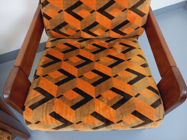 Paire de fauteuils traîneau vintage en noyer et tissu velours des années 70