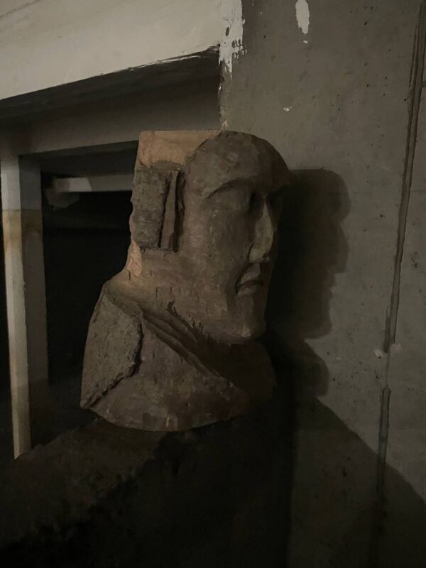 Paire de têtes primitive en bois sculpté art populaire rustique