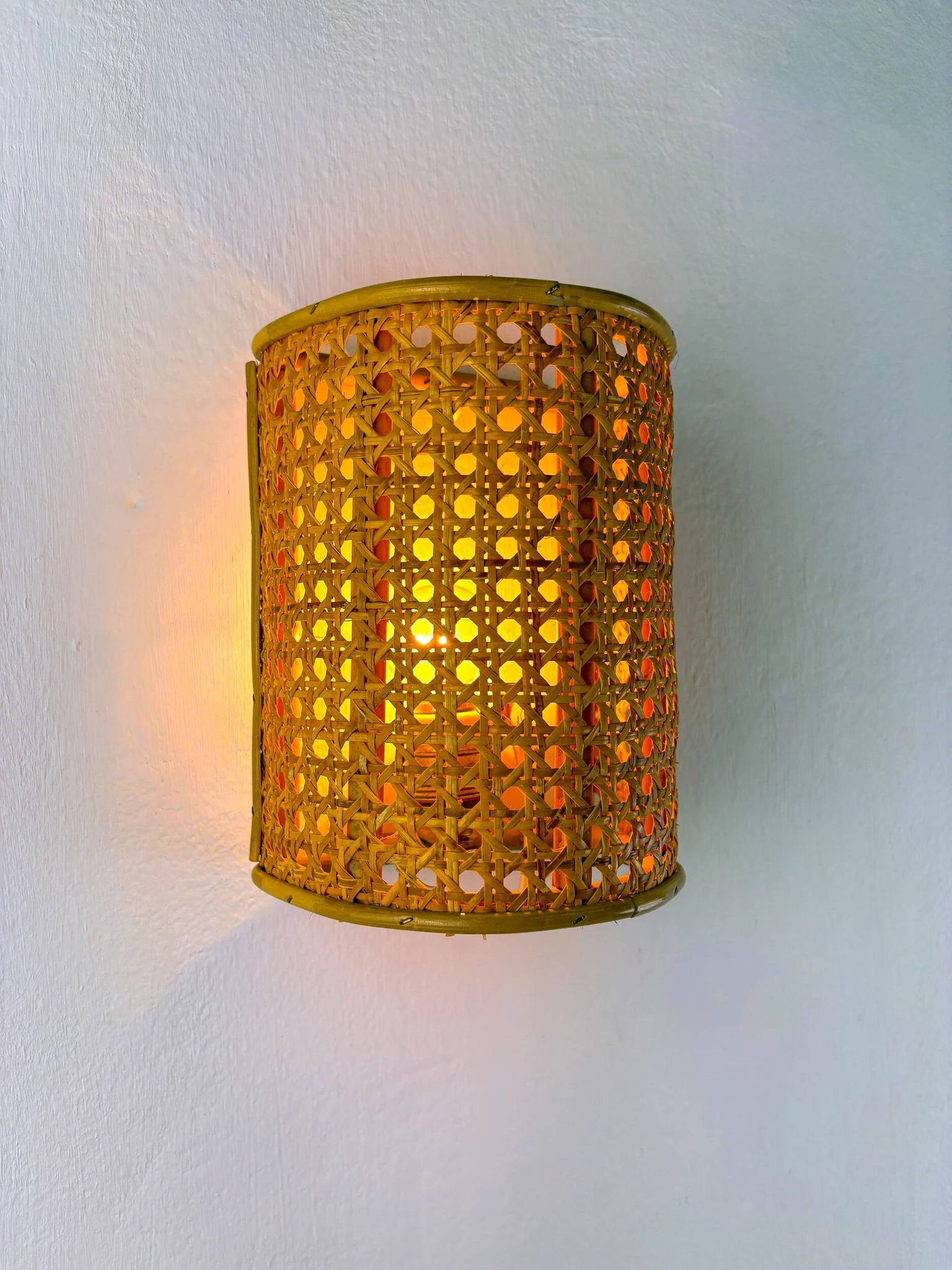 Pair of mid-century woven wicker & rattan wall sconces – Italy 1960s