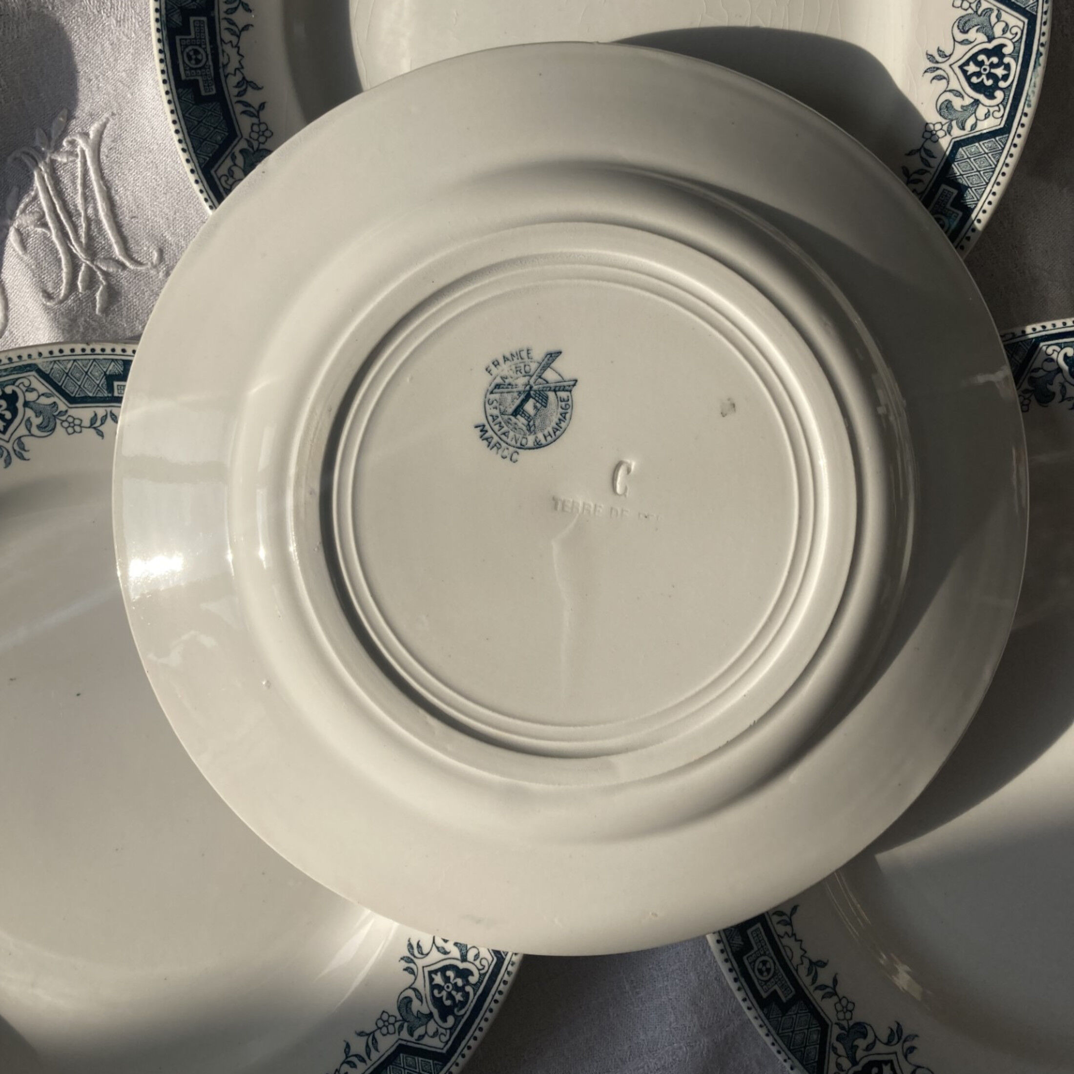 Set of 6 flat iron earth plates St Amand and Hamage model Morocco blue