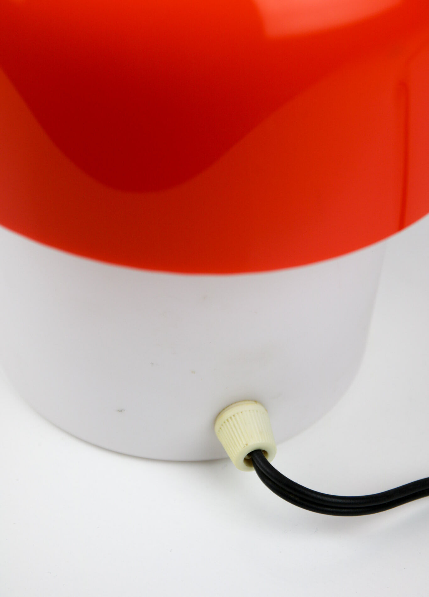 Vintage space age red table lamp from Luigi Massoni for Guzzini, 1970s