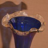 Vase en verre bleu