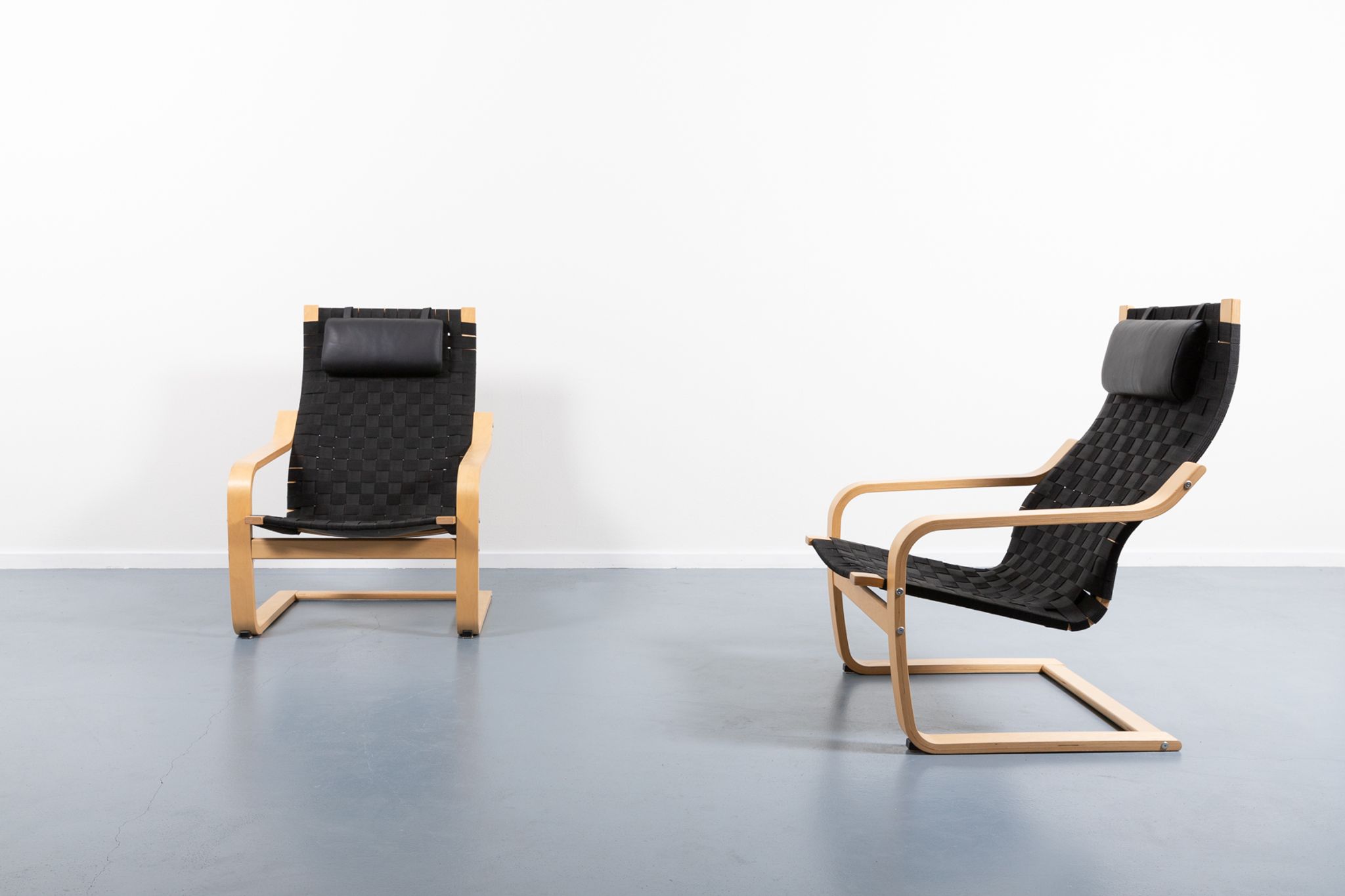 Set of 2 Scandinavian braided sun loungers
