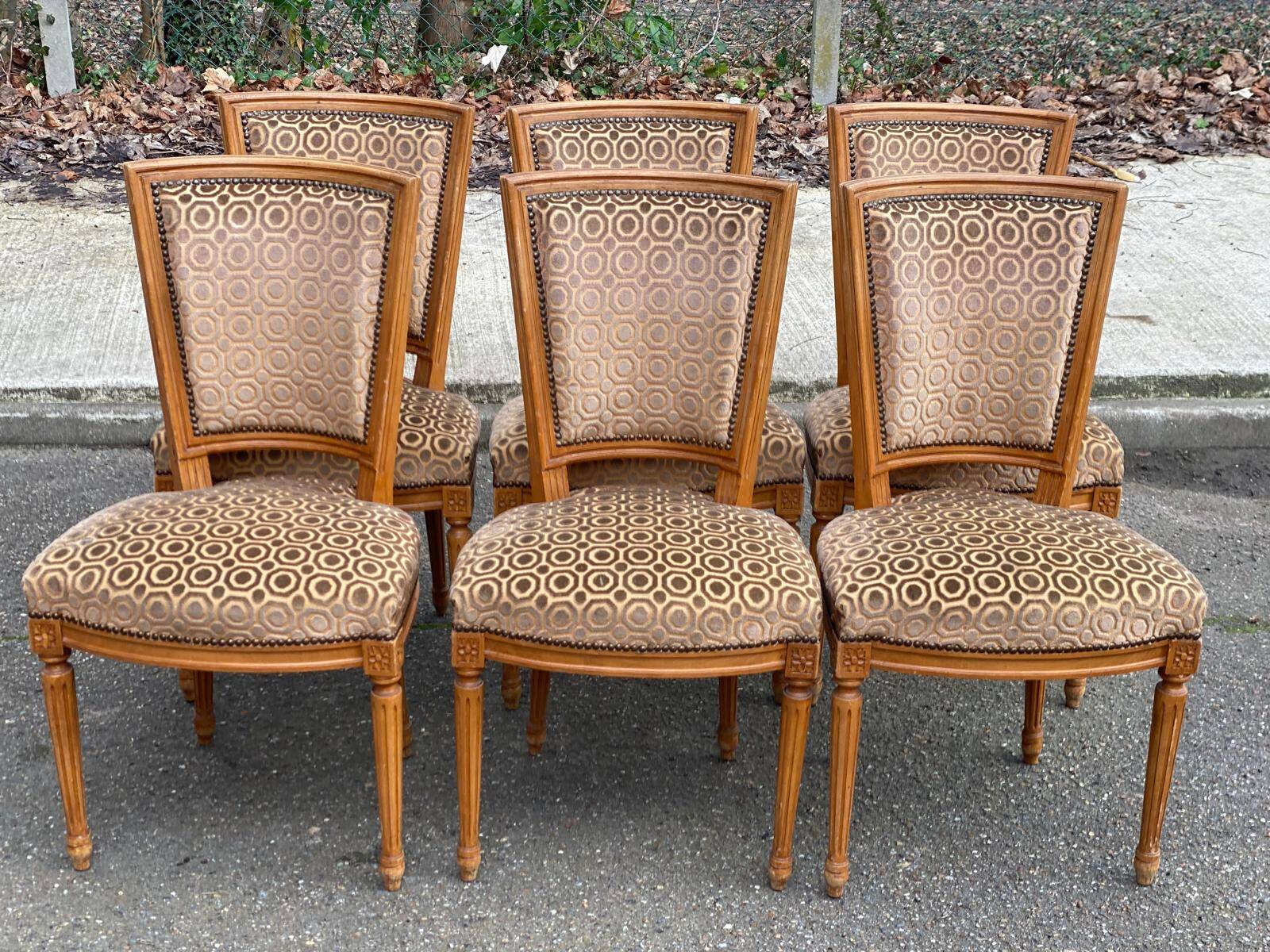 Set of 6 solid wood and velvet chairs in Louis XVI style.