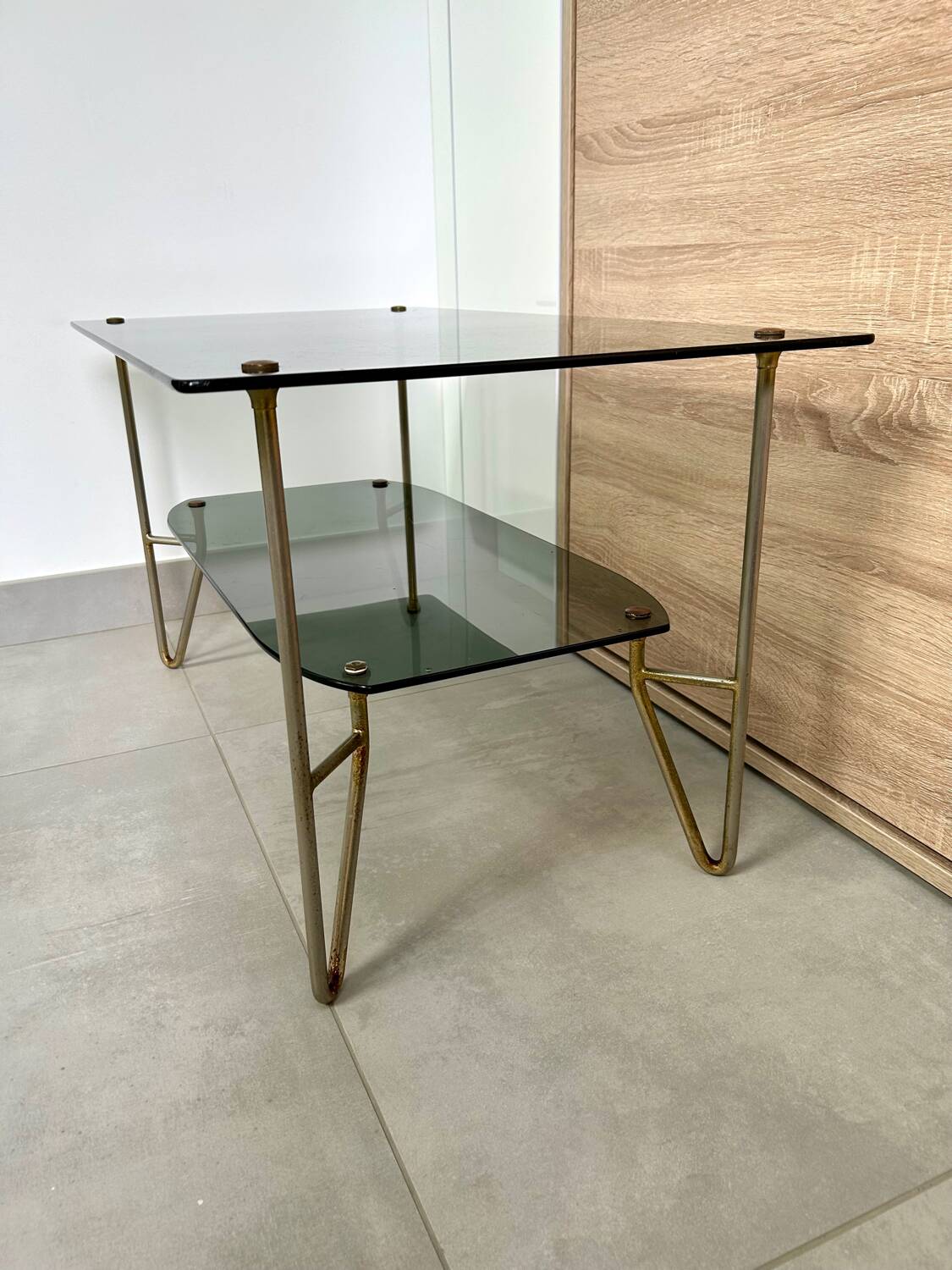 1975 glass coffee table with 2 tops, good condition