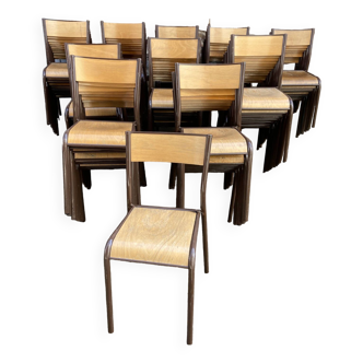 100 chaises d'école Vintage