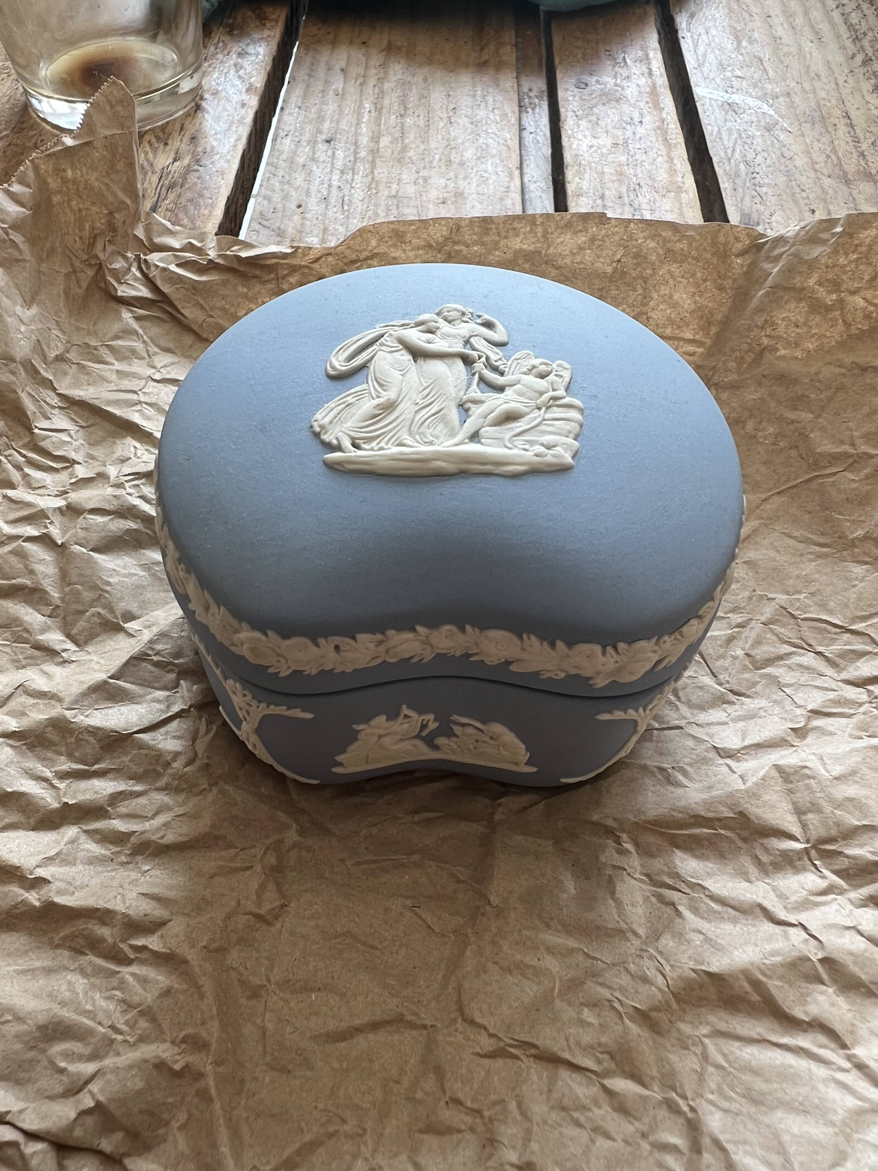 Bonbonnière porcelaine Wedgwood