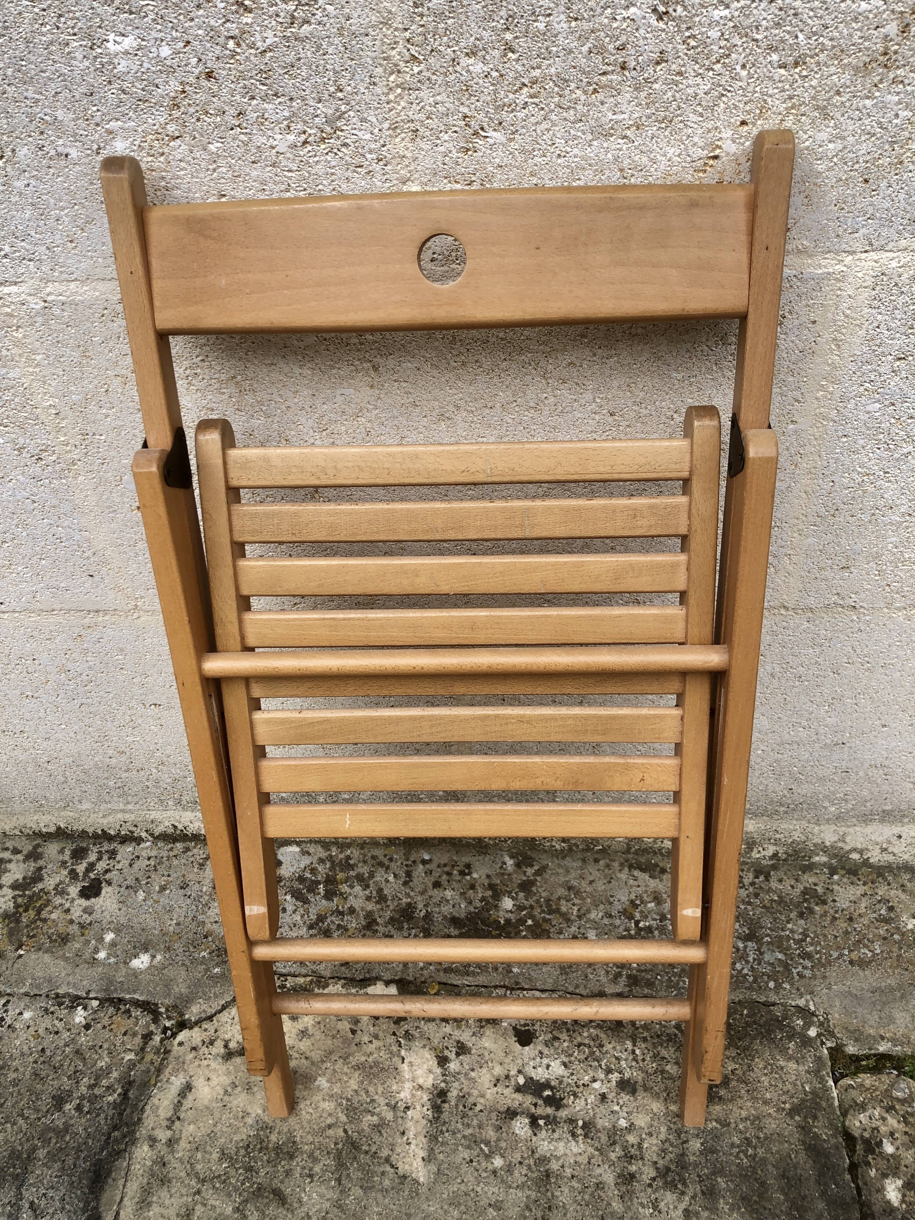 Chaise pliante en bois couleur miel